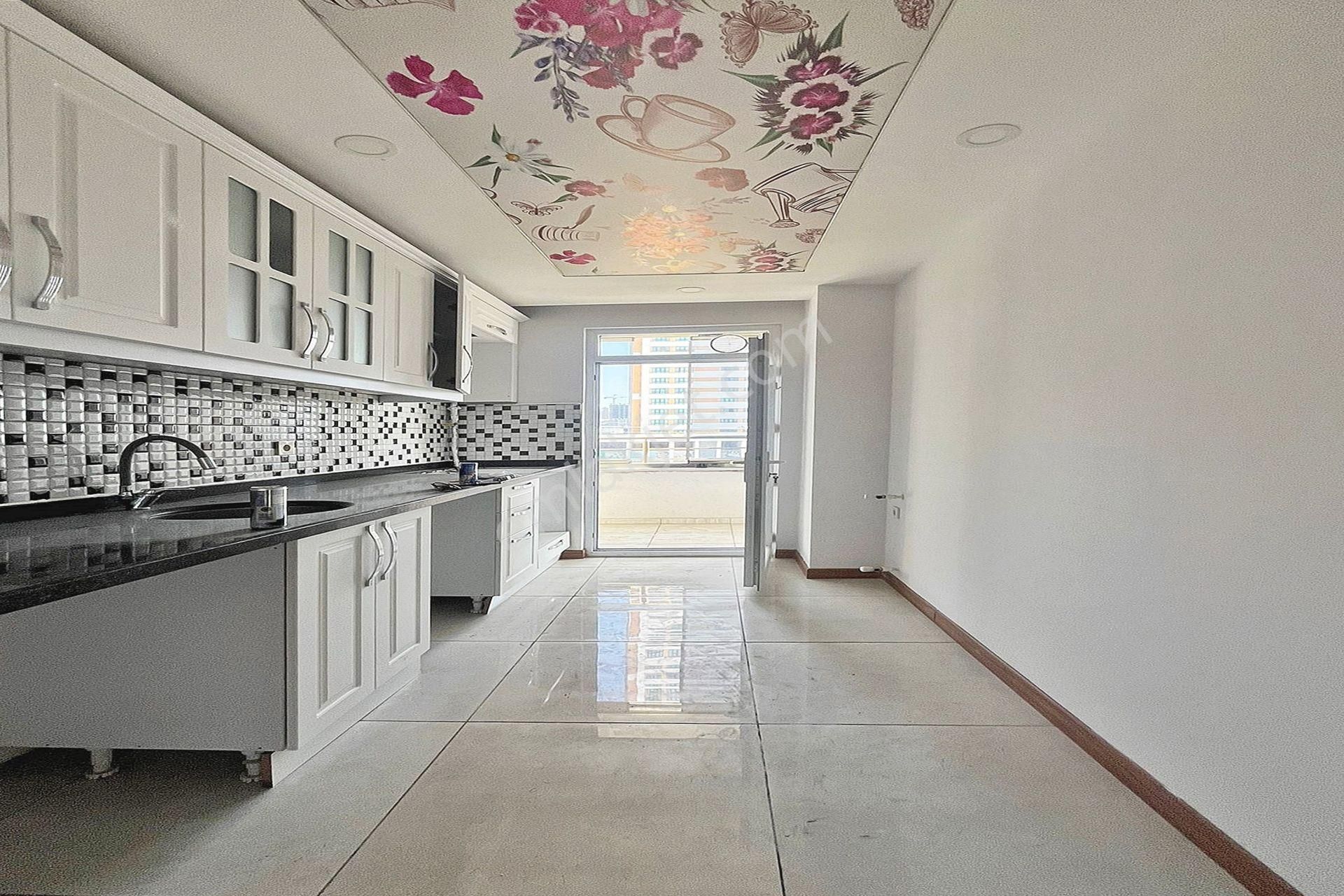 Bahçeşehir Lokasyonunda Modern Tasarımlı 2+1 Satılık Daire - Görsel 3