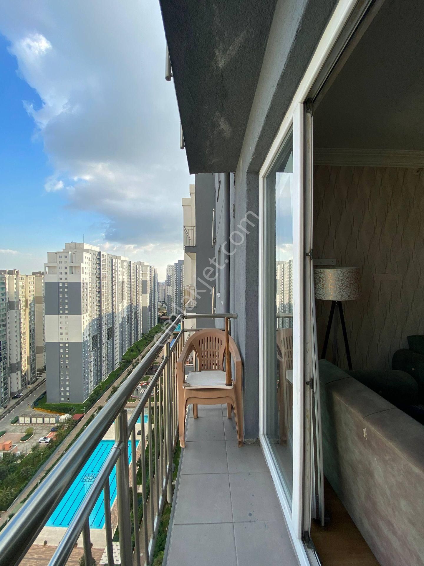 Esenyurt Yeşilkent Mahallesi İnnovia 3 Sitesi 2+1 Full Eşyalı Kiralık Daire Havuz Ve Peyzaj Cepheli - Görsel 3