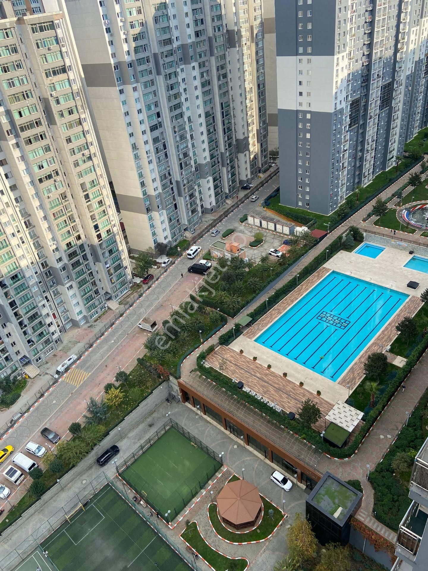 Esenyurt Yeşilkent Mahallesi İnnovia 3 Sitesi 2+1 Full Eşyalı Kiralık Daire Havuz Ve Peyzaj Cepheli