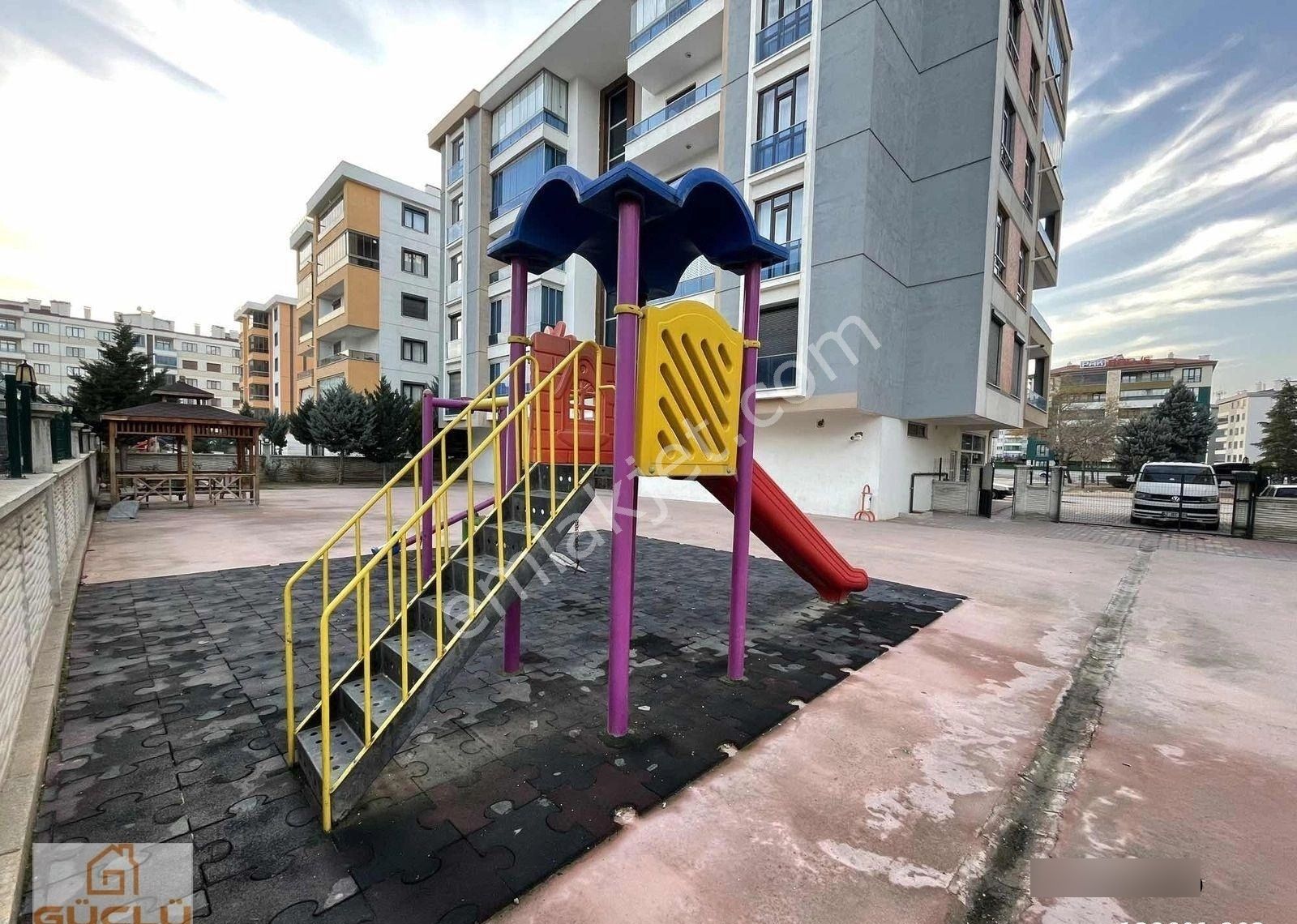 Eminevime Uygun. Hamzaoğlu Parkına Cephe Arakat 3+1 Daire - Görsel 21