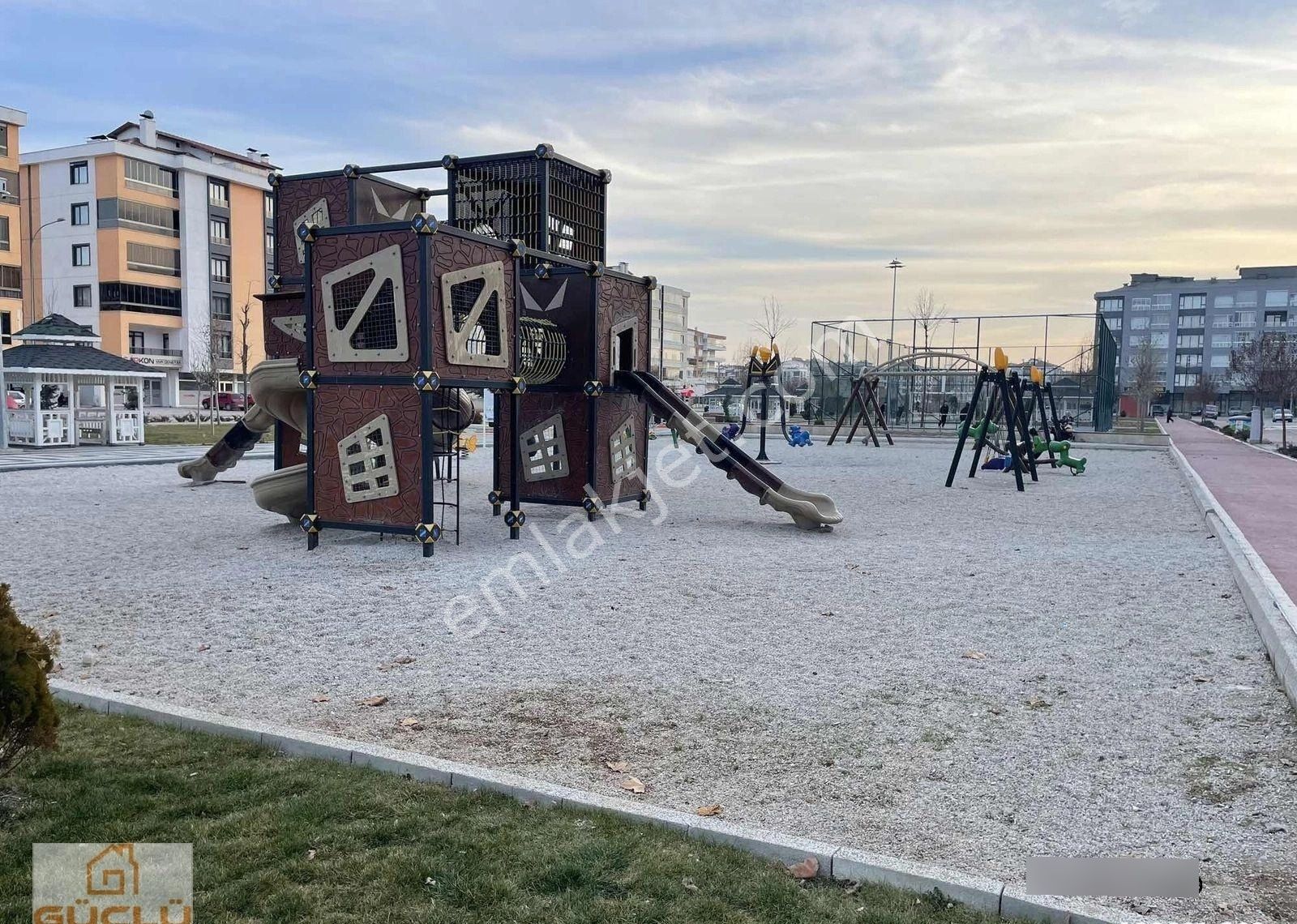 Eminevime Uygun. Hamzaoğlu Parkına Cephe Arakat 3+1 Daire - Görsel 26