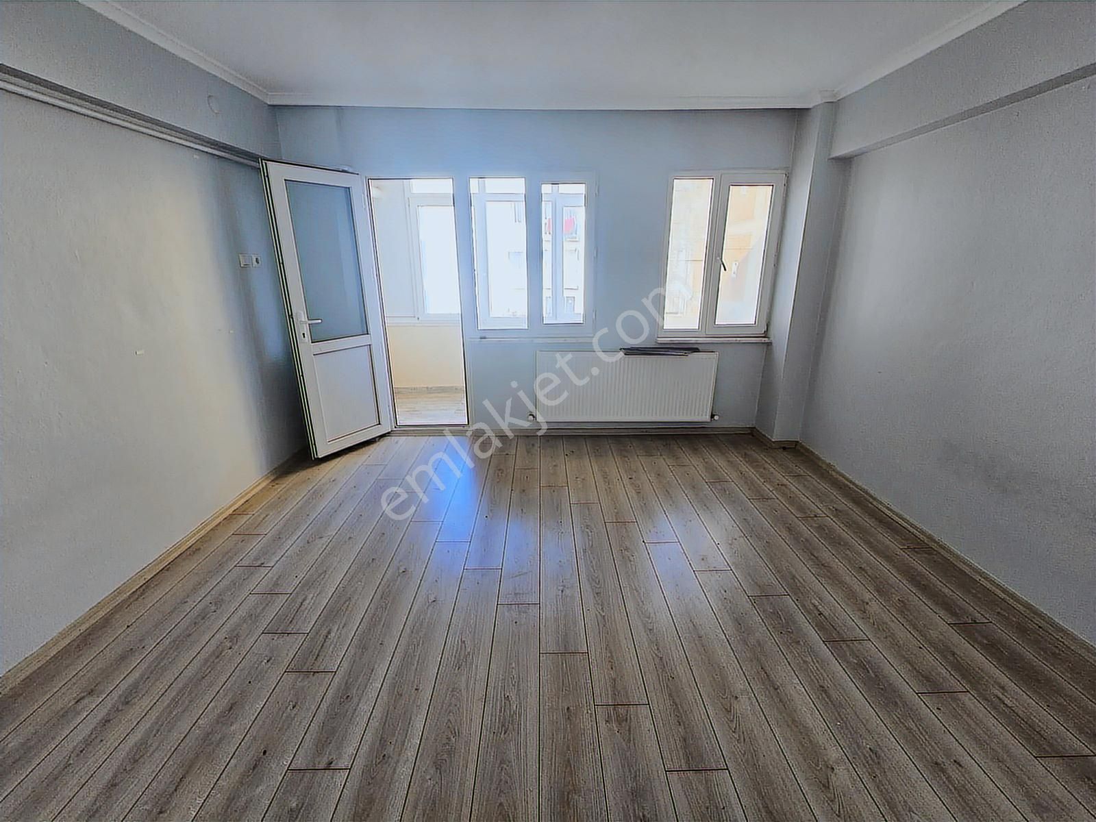 Tırpan Gayrimenkulden Merkezde Denize 50 Metre 1+1 Ara Kat Daire - Görsel 15