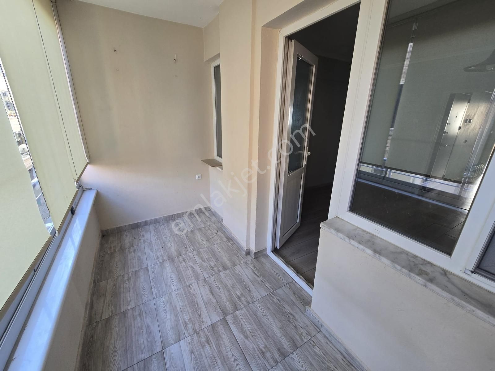 Tırpan Gayrimenkulden Merkezde Denize 50 Metre 1+1 Ara Kat Daire - Görsel 11