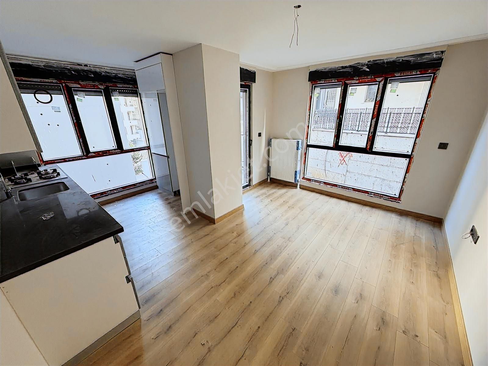 Dikilitaş Yeni Binada 1+1 Otopark Ve Asansörlü Ara Kat Daire