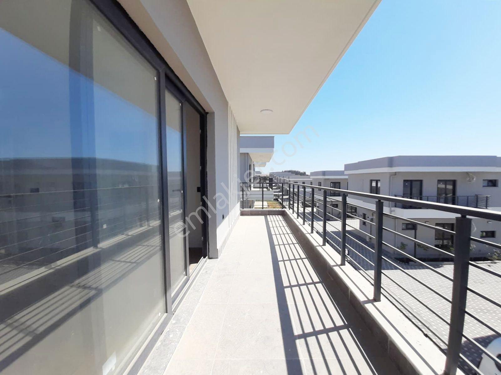 Çukurova Şambayad'da Özel Güvenlikli Site İçi Yüzme Havuzlu Bağımsız Açık Mutfaklı Dublex Villa - Görsel 18