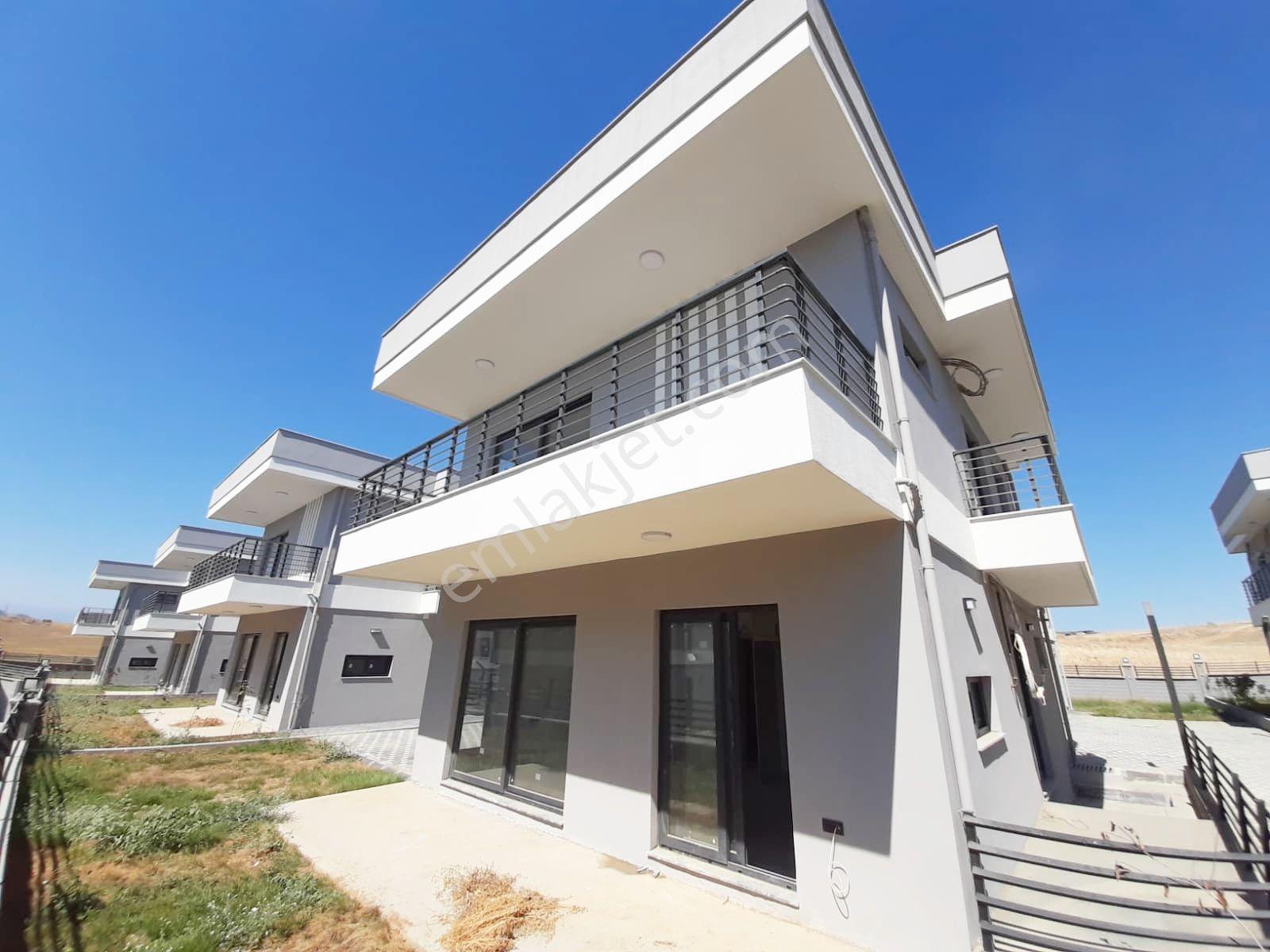Çukurova Şambayad'da Özel Güvenlikli Site İçi Yüzme Havuzlu Bağımsız Açık Mutfaklı Dublex Villa
