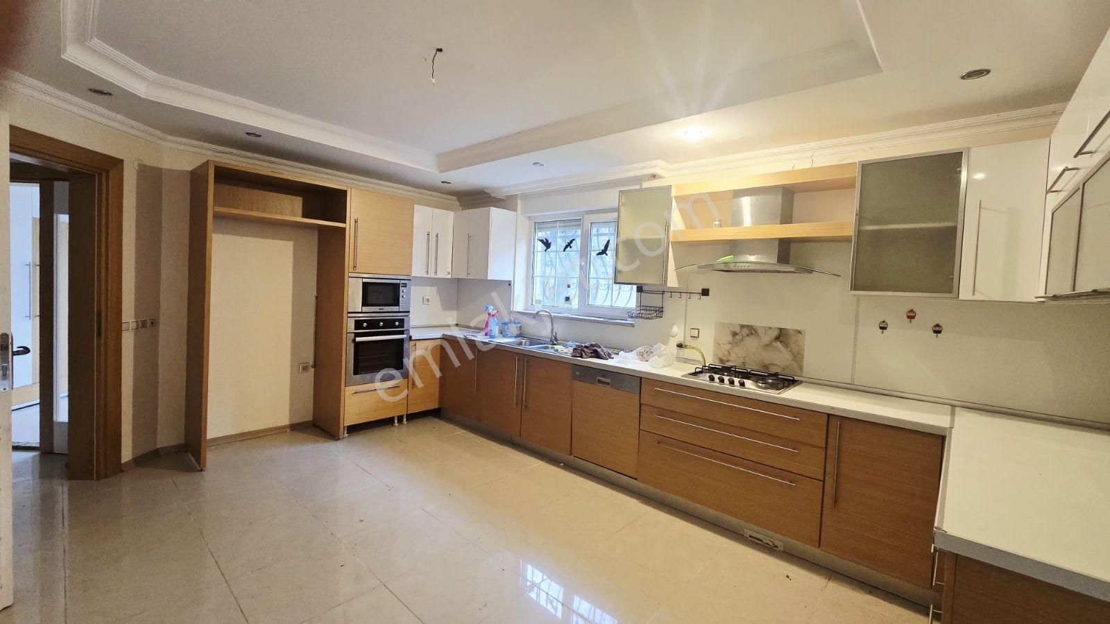 Deniz Manzaralı Butik Sitede Özel Havuzlu Tripleks Villa - Görsel 6