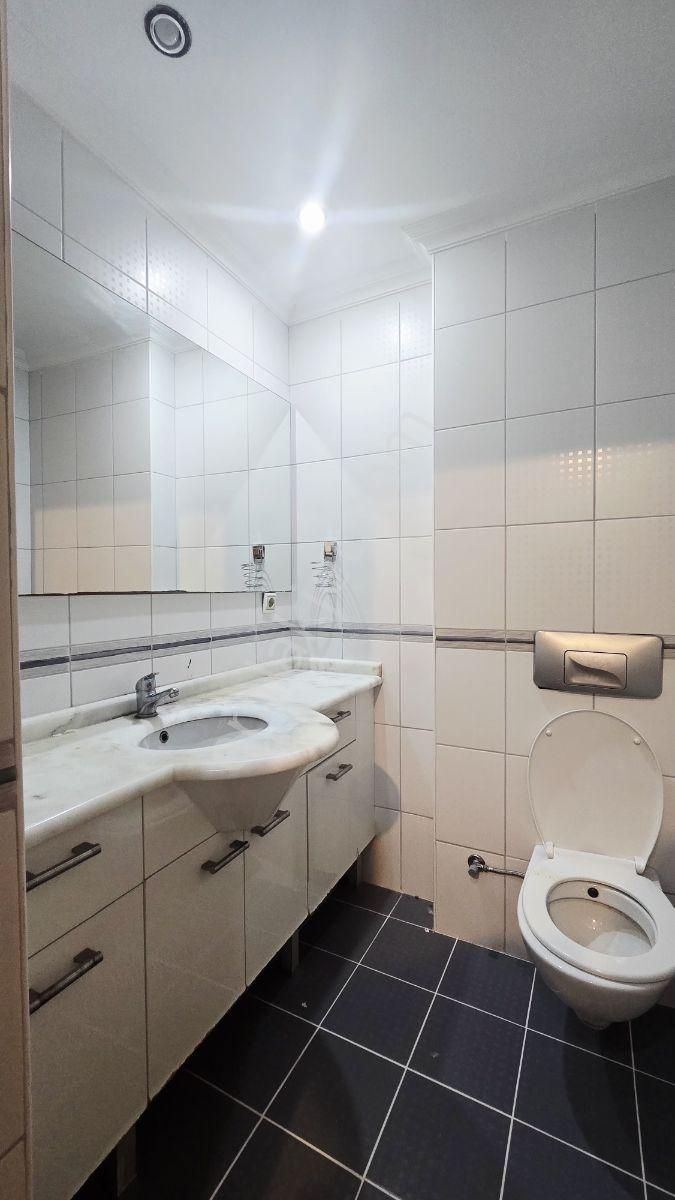 Deniz Manzaralı Butik Sitede Özel Havuzlu Tripleks Villa - Görsel 24