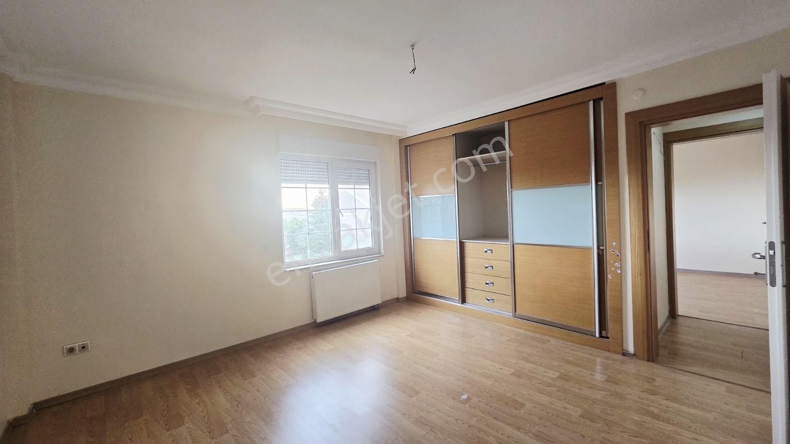 Deniz Manzaralı Butik Sitede Özel Havuzlu Tripleks Villa - Görsel 28