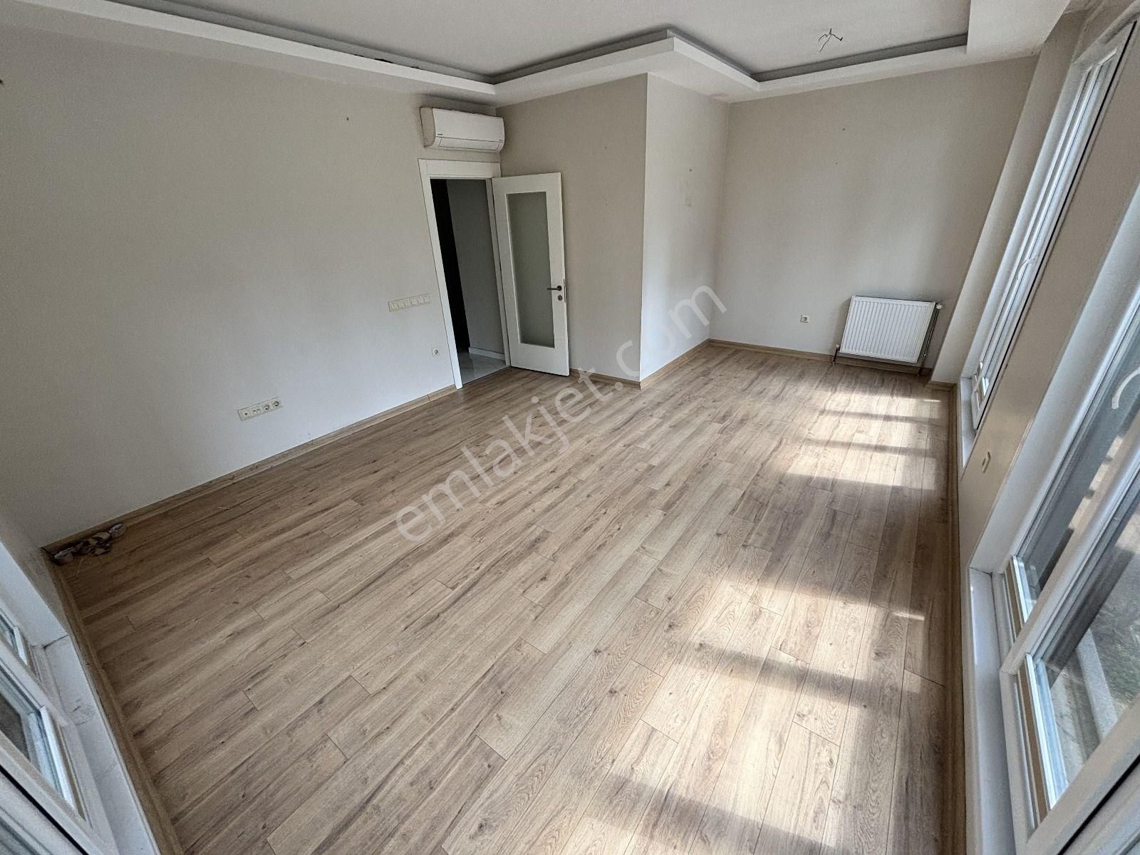 Konut Ve Ticari'den Merdivenköy'de 2021 Yapımı Minibüse Yakın Boş 3+1 - Görsel 14