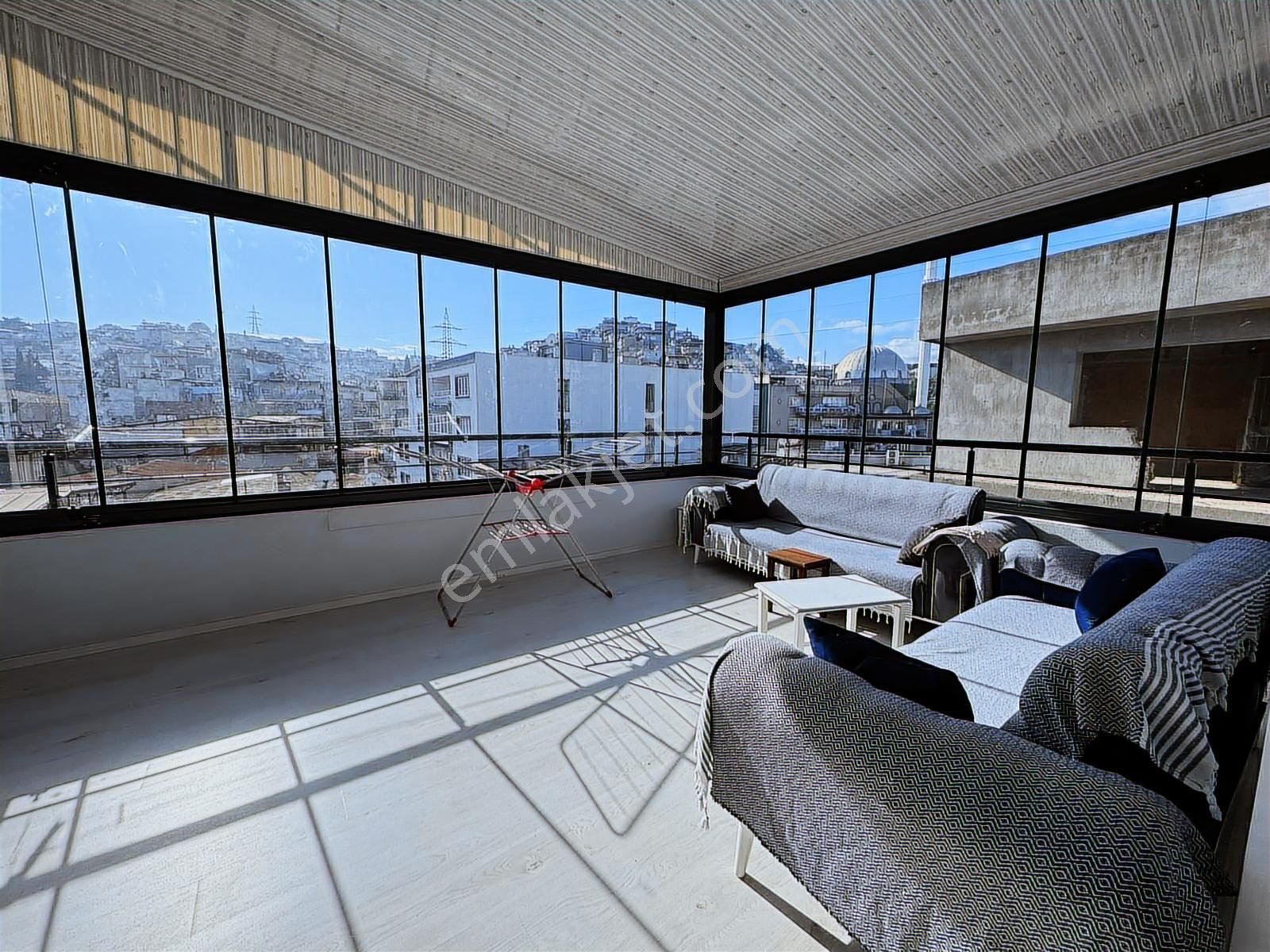 Karabağlar Yunus Emre Mah Cadde Üzeri 117 M2 3+1teraslı Daire