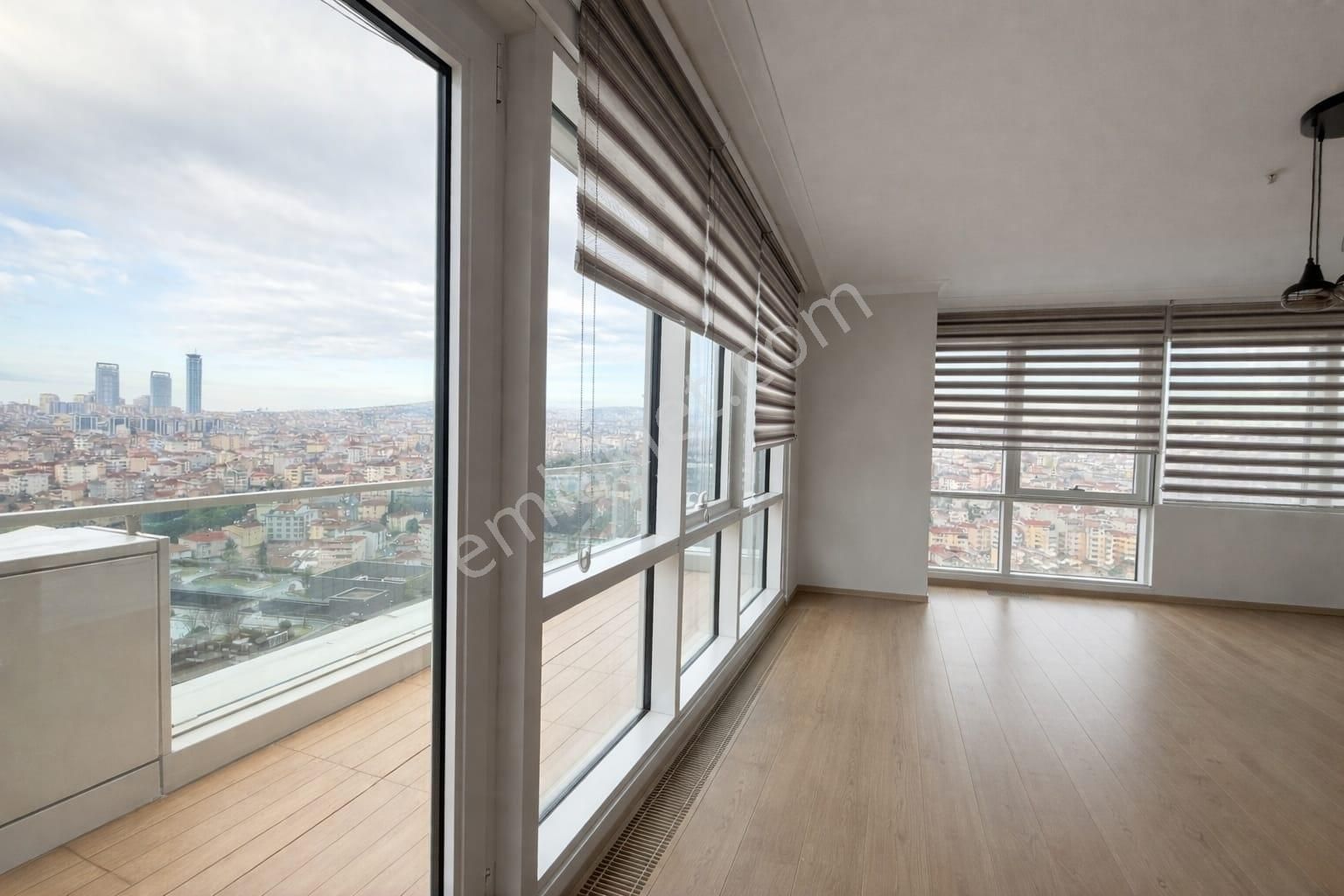 Ataşehir Varyap Meridian'de Muhteşem Kat Bahçeli Çok Geniş 2+1 - Görsel 3