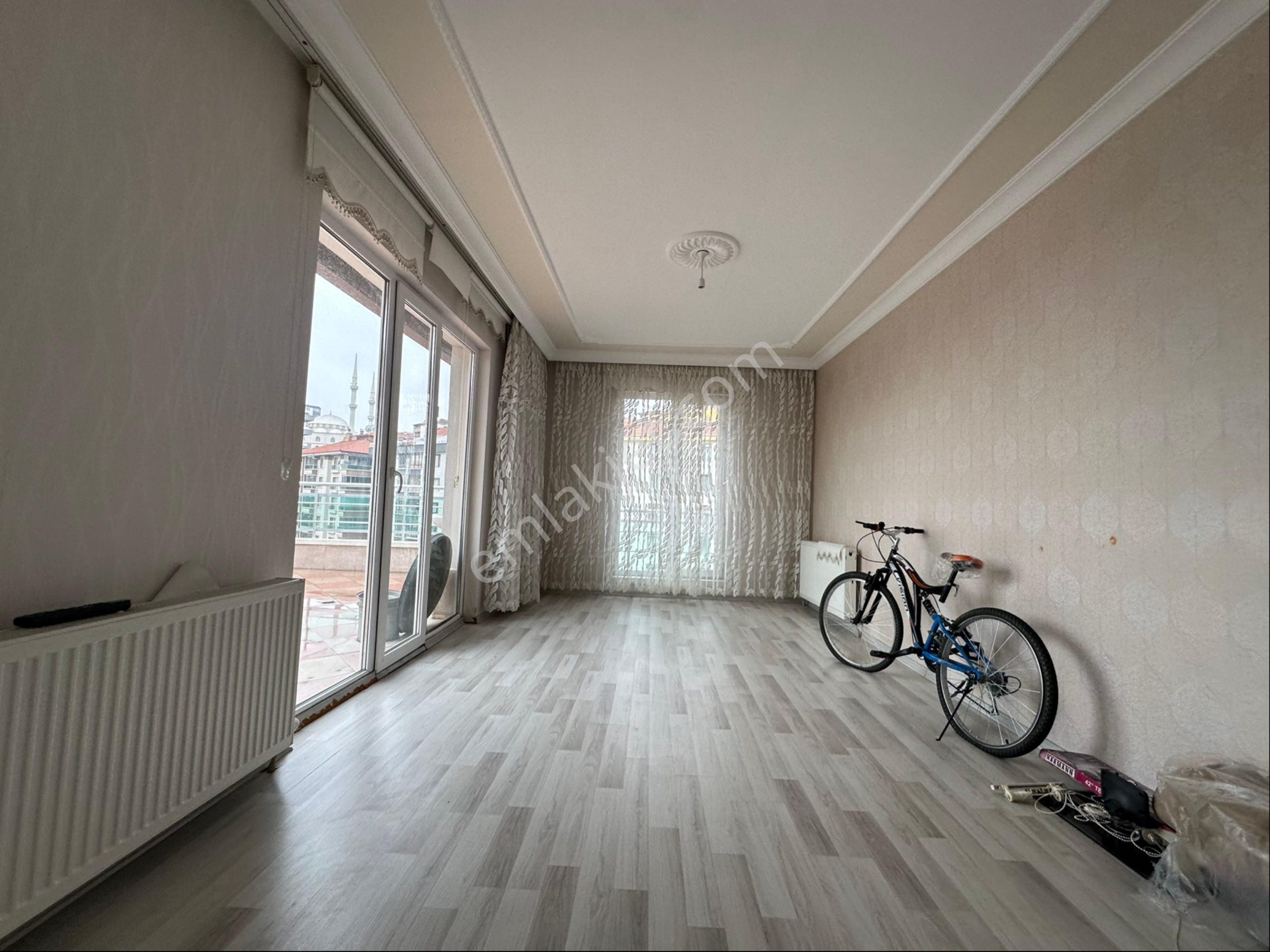 Yeşiltepe 431 Cadde Üstü Çift Girşli Asansörlü Çift Mutfaklı 5+1 - Görsel 29