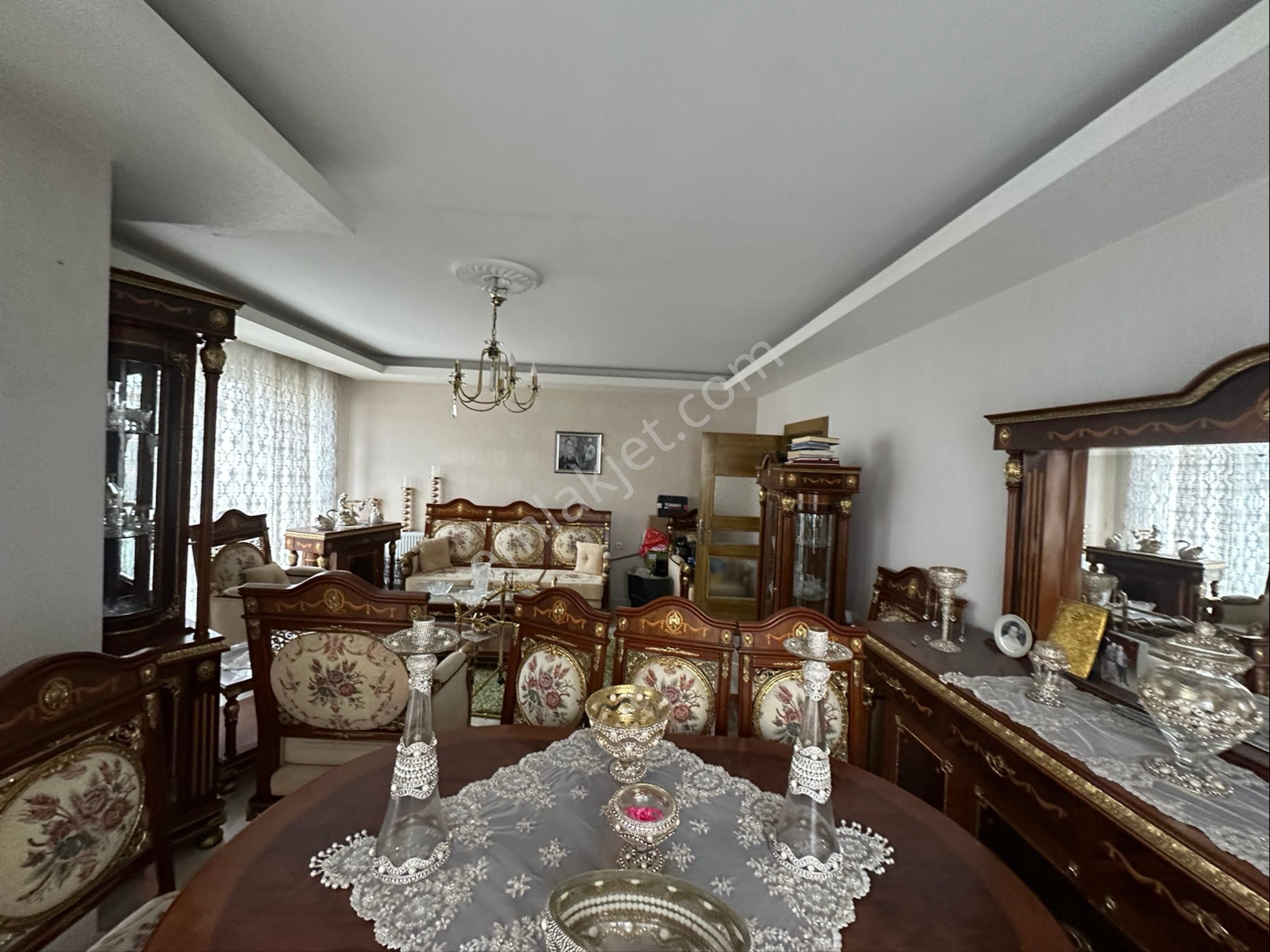 Yeşiltepe 431 Cadde Üstü Çift Girşli Asansörlü Çift Mutfaklı 5+1 - Görsel 8