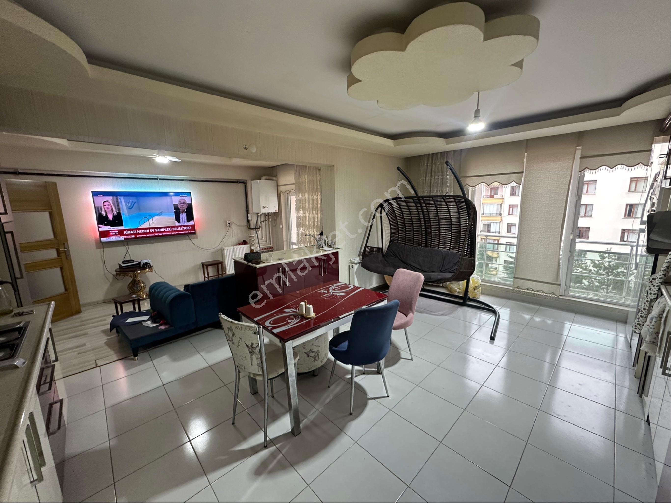 Yeşiltepe 431 Cadde Üstü Çift Girşli Asansörlü Çift Mutfaklı 5+1 - Görsel 3