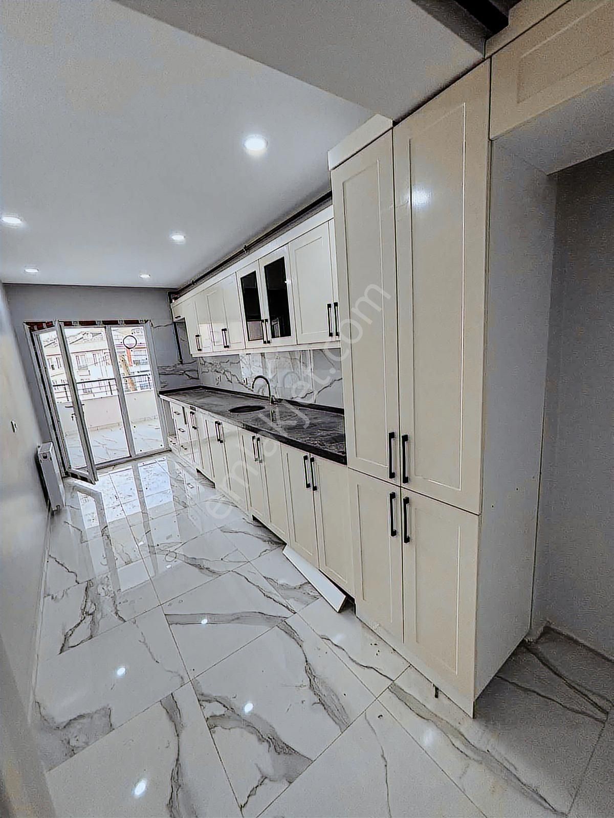 Göl Manzaralı 3+1 Emsalsiz Kör Oda Yok 120 Metrekare