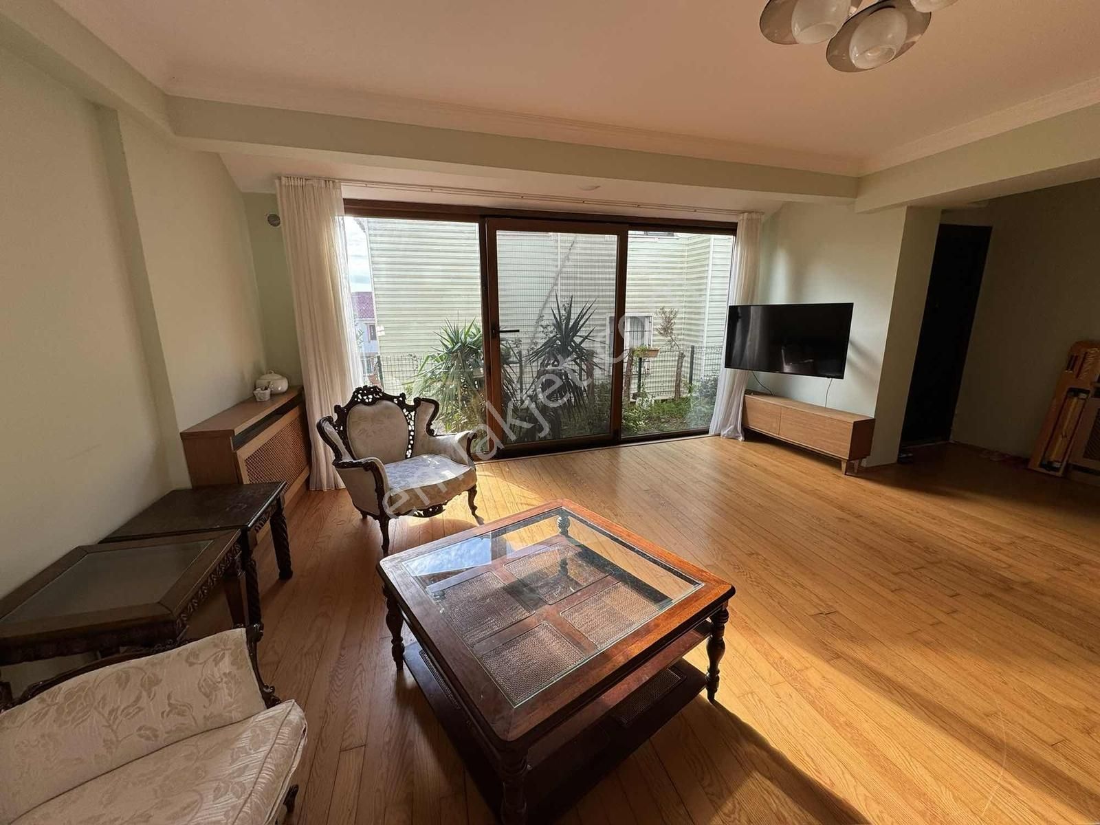 Sarıyer Kireçburnu'nda Bahçe Katı Eşyalı Kiralık 2+1 Daire - Görsel 24