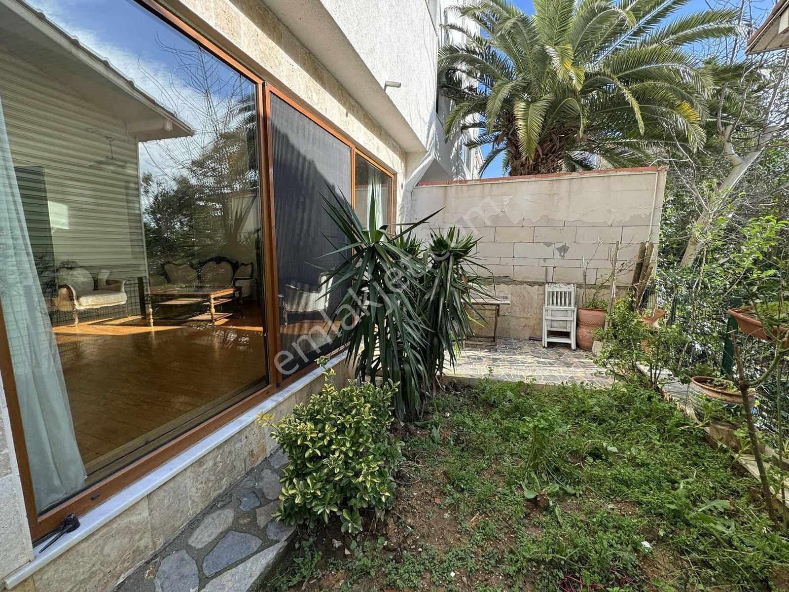 Sarıyer Kireçburnu'nda Bahçe Katı Eşyalı Kiralık 2+1 Daire