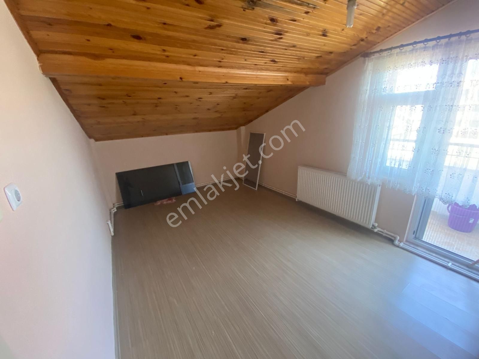 Yalı Mahallesinde Çatı Katında 3+1 Geniş Kullanım Alanlı Daire - Görsel 13