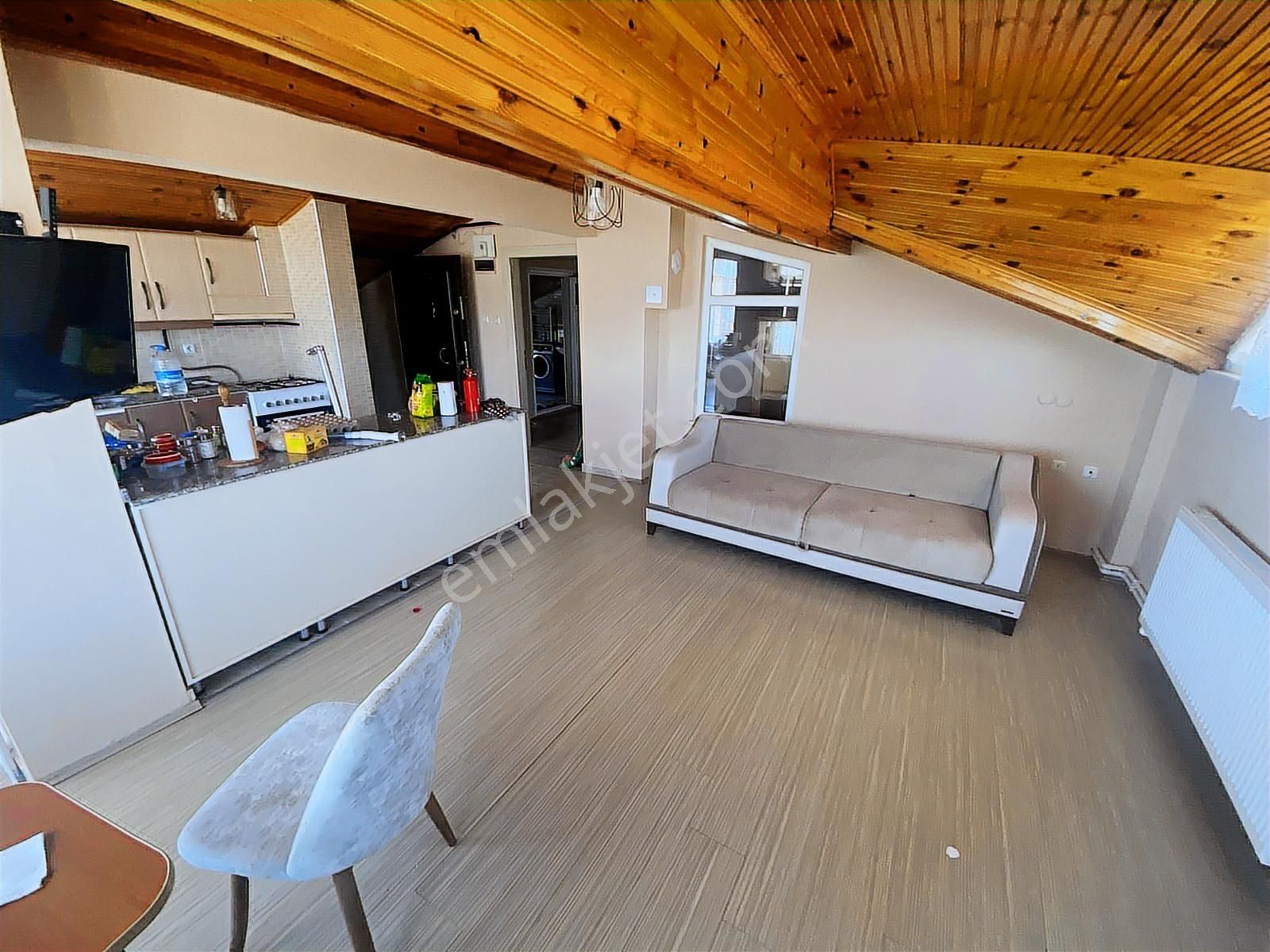 Yalı Mahallesinde Çatı Katında 3+1 Geniş Kullanım Alanlı Daire - Görsel 9