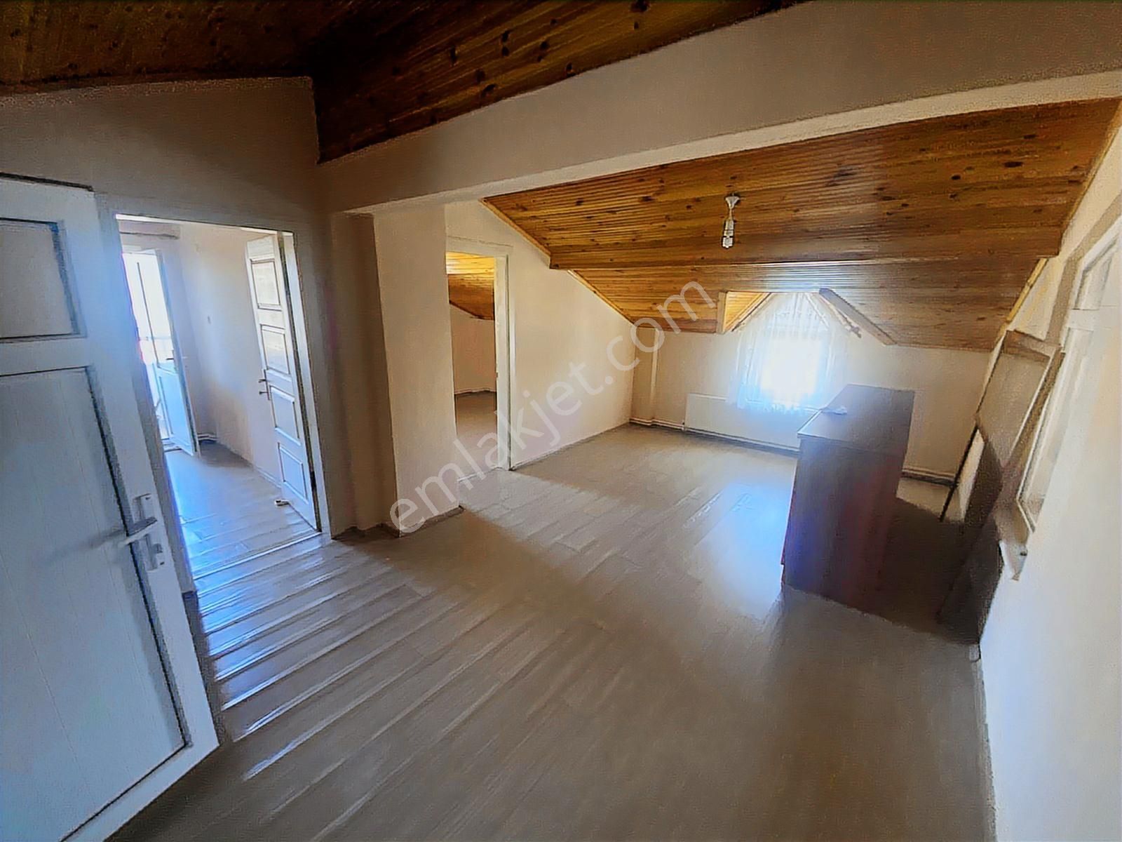 Yalı Mahallesinde Çatı Katında 3+1 Geniş Kullanım Alanlı Daire - Görsel 5