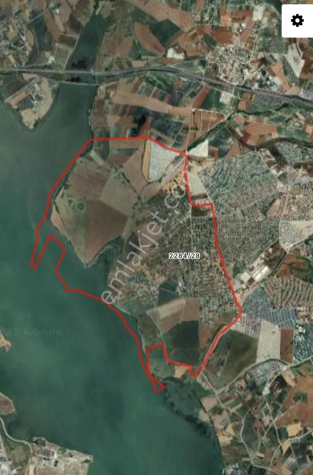 Acil Büyükçekmece Eskice'de Göl Manzarali 763m2 Tek Tapu İmarlı