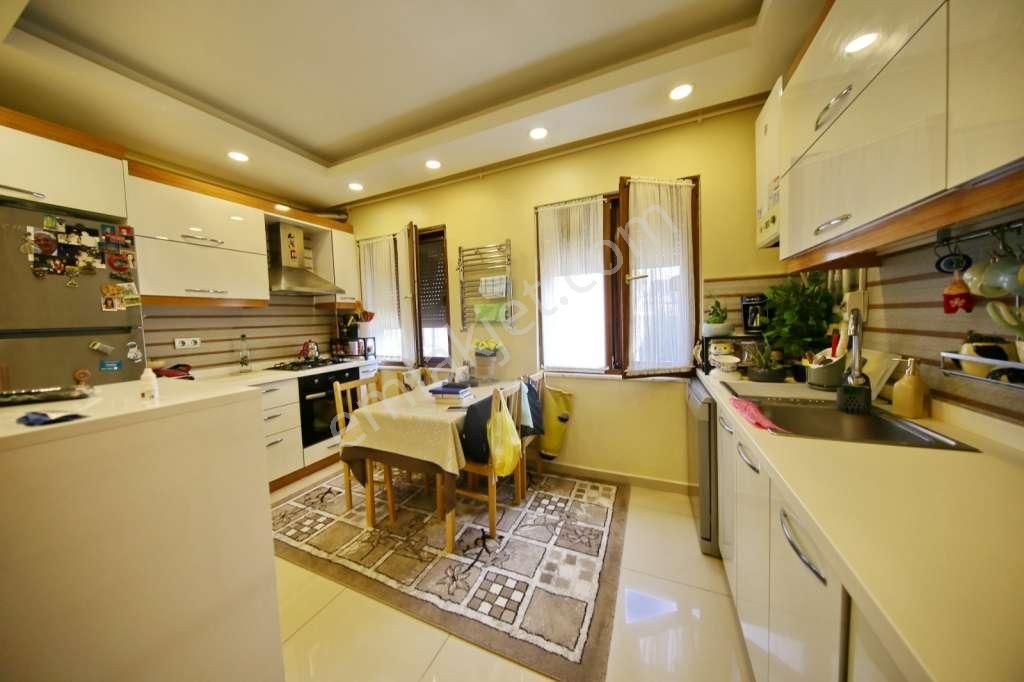 Kaçmaz'dan Küçükyalıda Ön Cepheli 9 Yıllık Binada Kiralık Dublex - Görsel 8