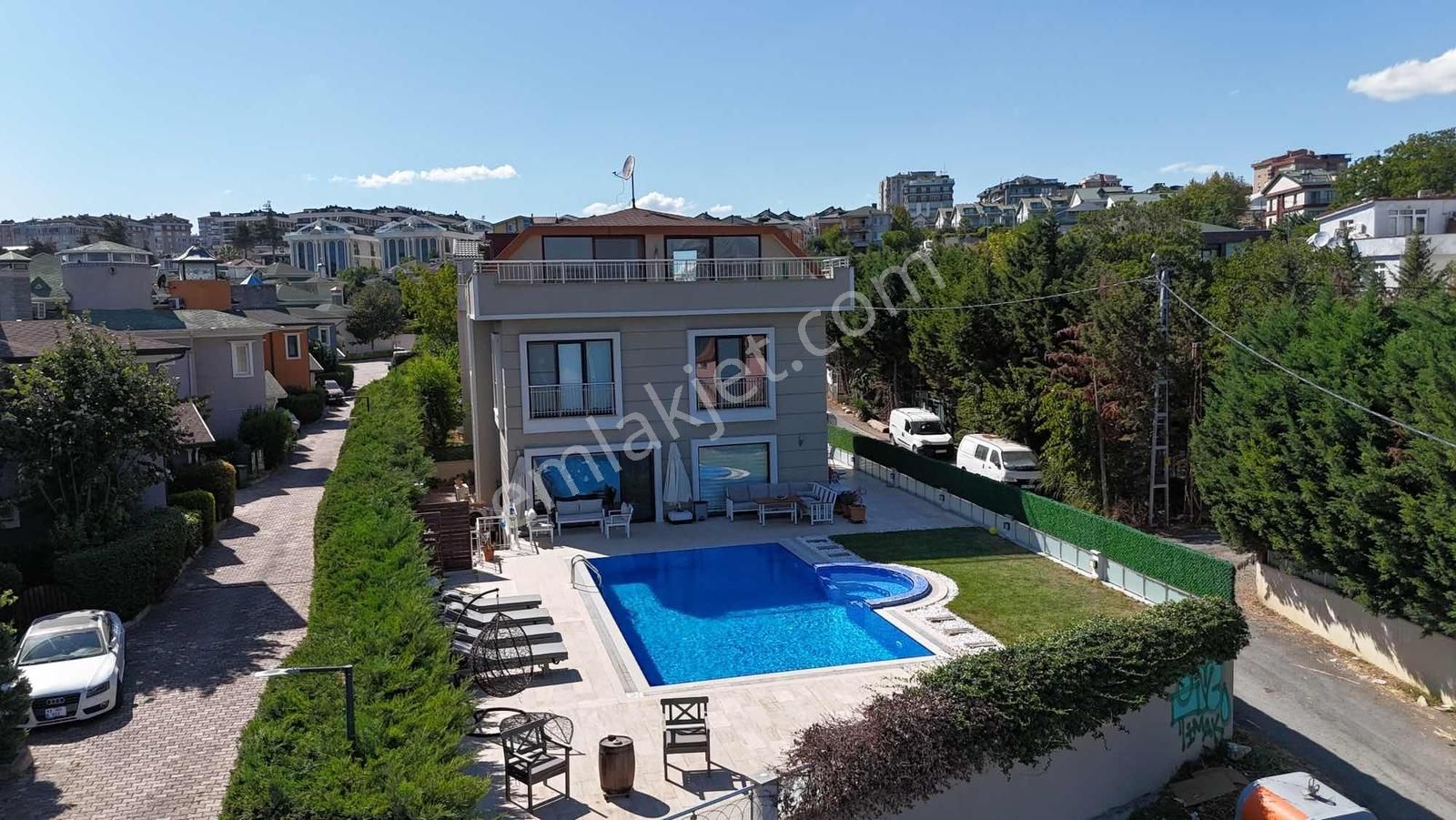 Büyükçekmece Mimaroba'da Havuzlu Deniz Manzaralı Lebiderya Yalı