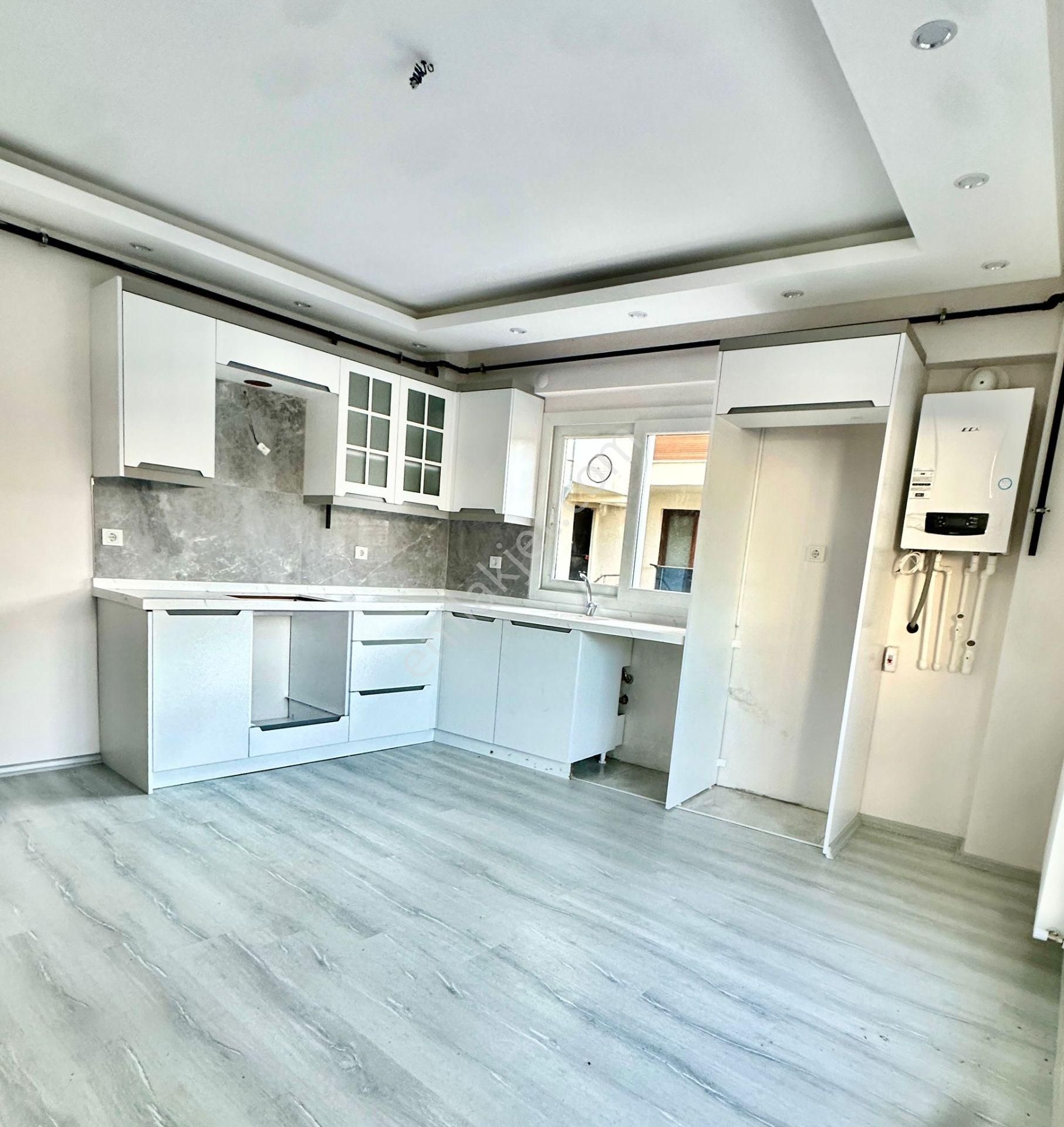 Muradiye Mahalles 2+1 100m2 5 Katlının Zemin Katı Full Özelikli