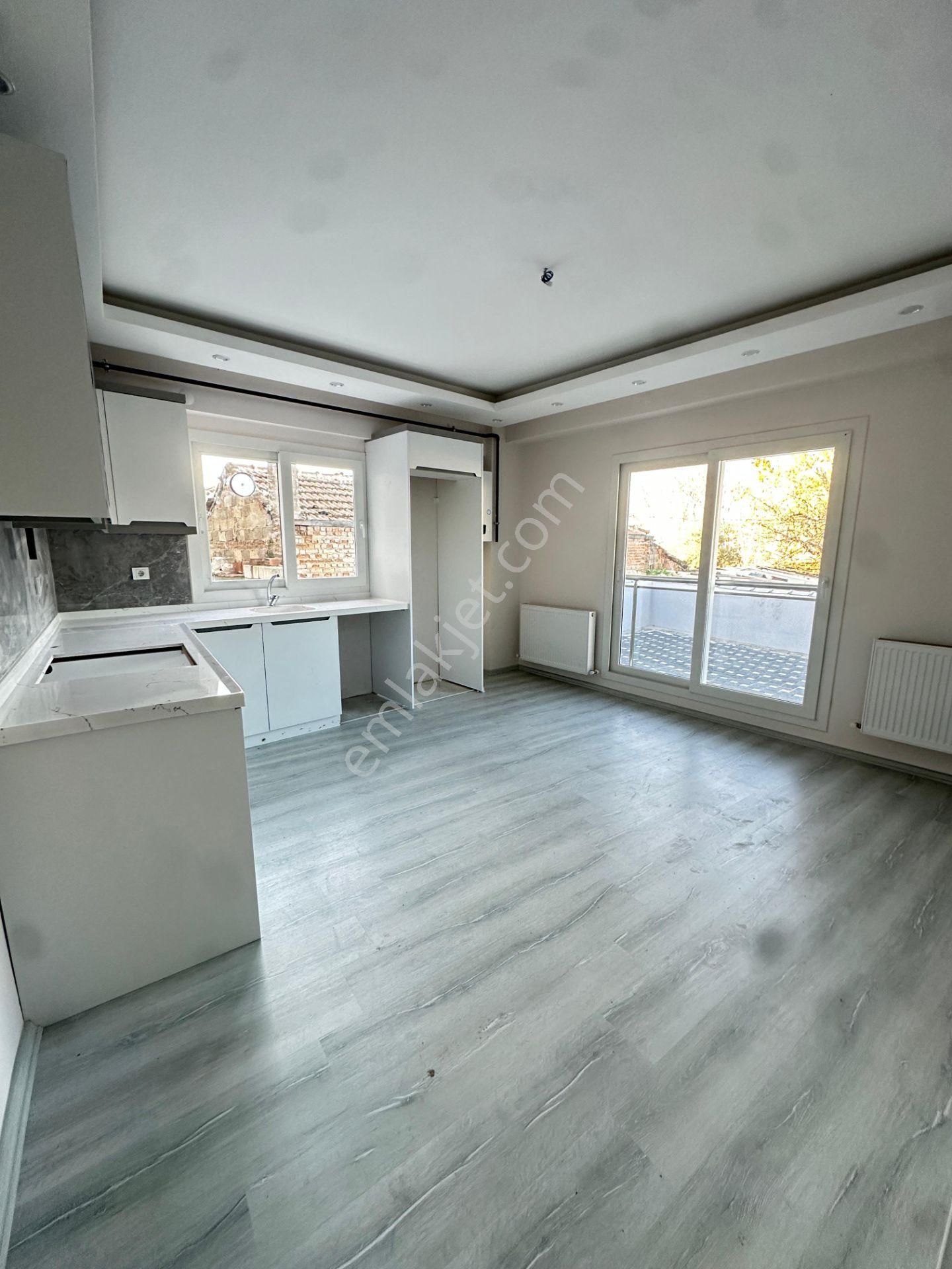 Muradiye Mahalles 2+1 100m2 5 Katlının Zemin Katı Full Özelikli - Görsel 3