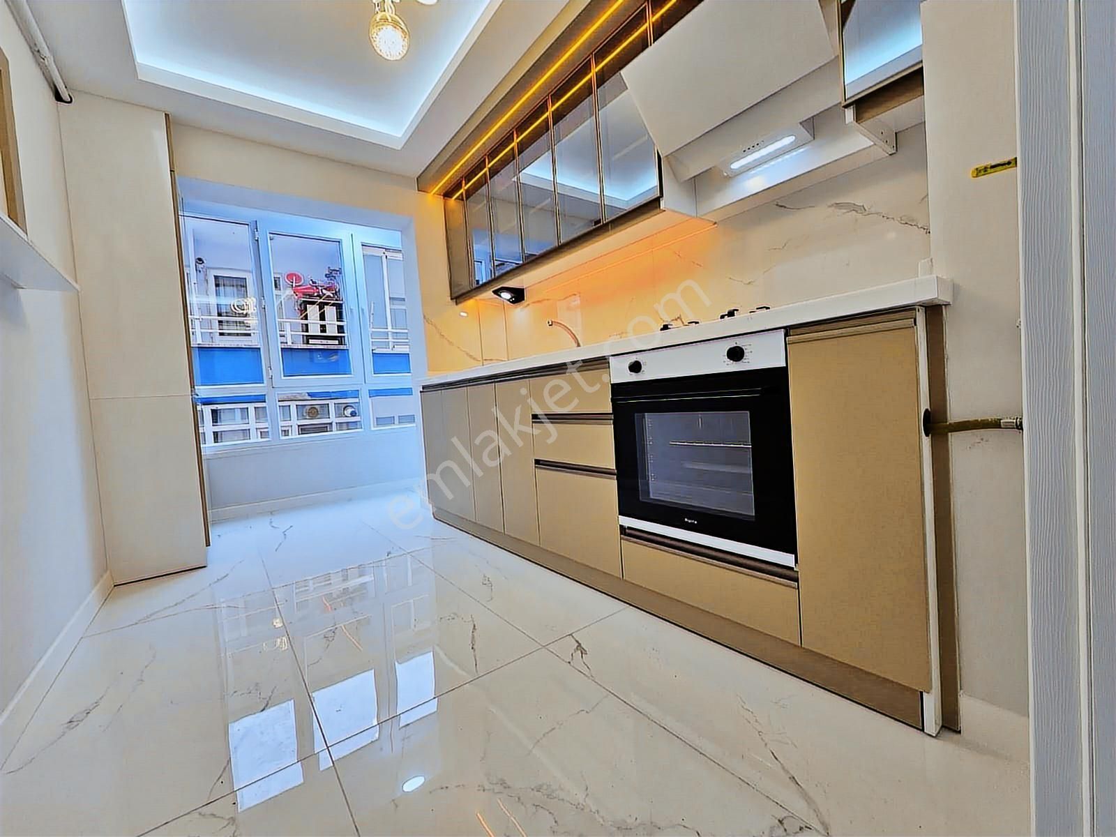 Elvan'da Ahi Elvan Cad. Yanı 3+1 Ultra Lüks Yapılı Ara Kat Daire