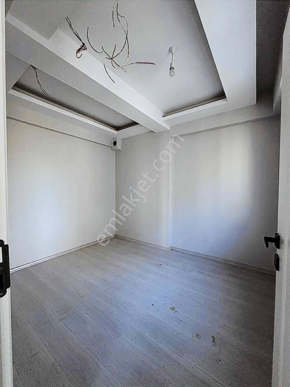 Esenevler 1+1 Satılık Daire 1. Kat - Görsel 4