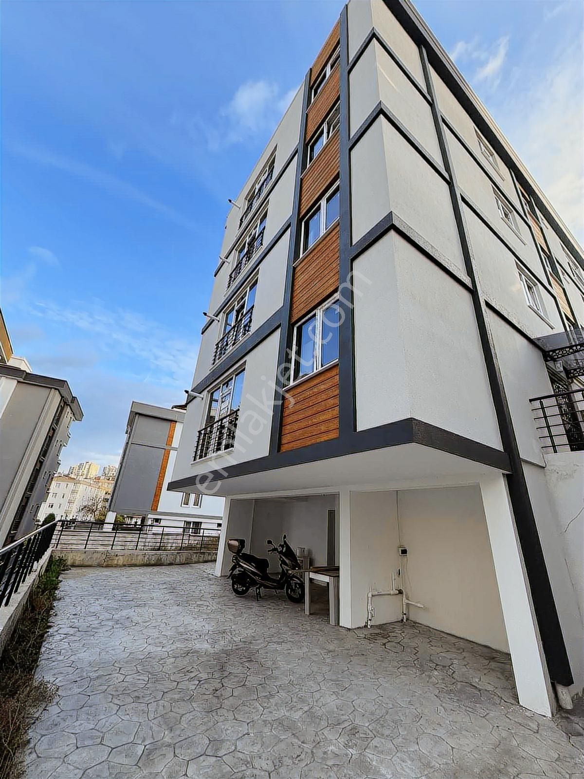 Esenevler 1+1 Satılık Daire 1. Kat