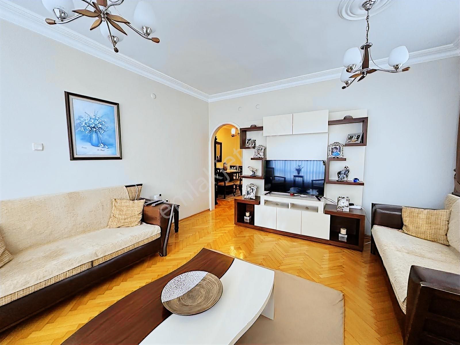 Suadiye Kaptanarif'te Ön Köşe Daire Balkonlu