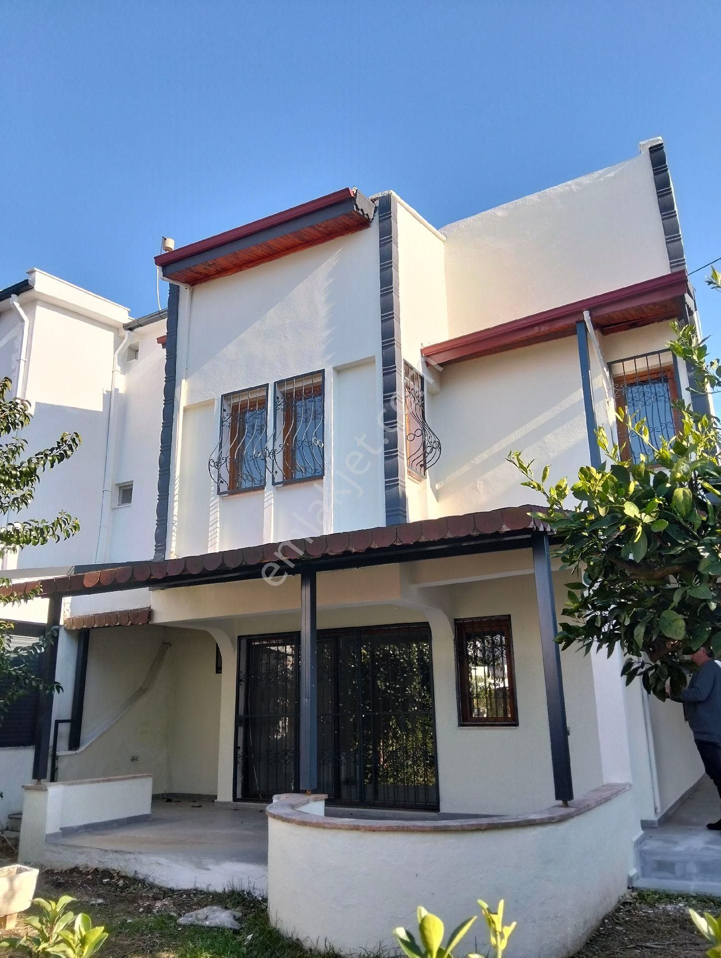 🌿 Kuşadası Davutlar ’da Satılık Lüks Villa! 🏡