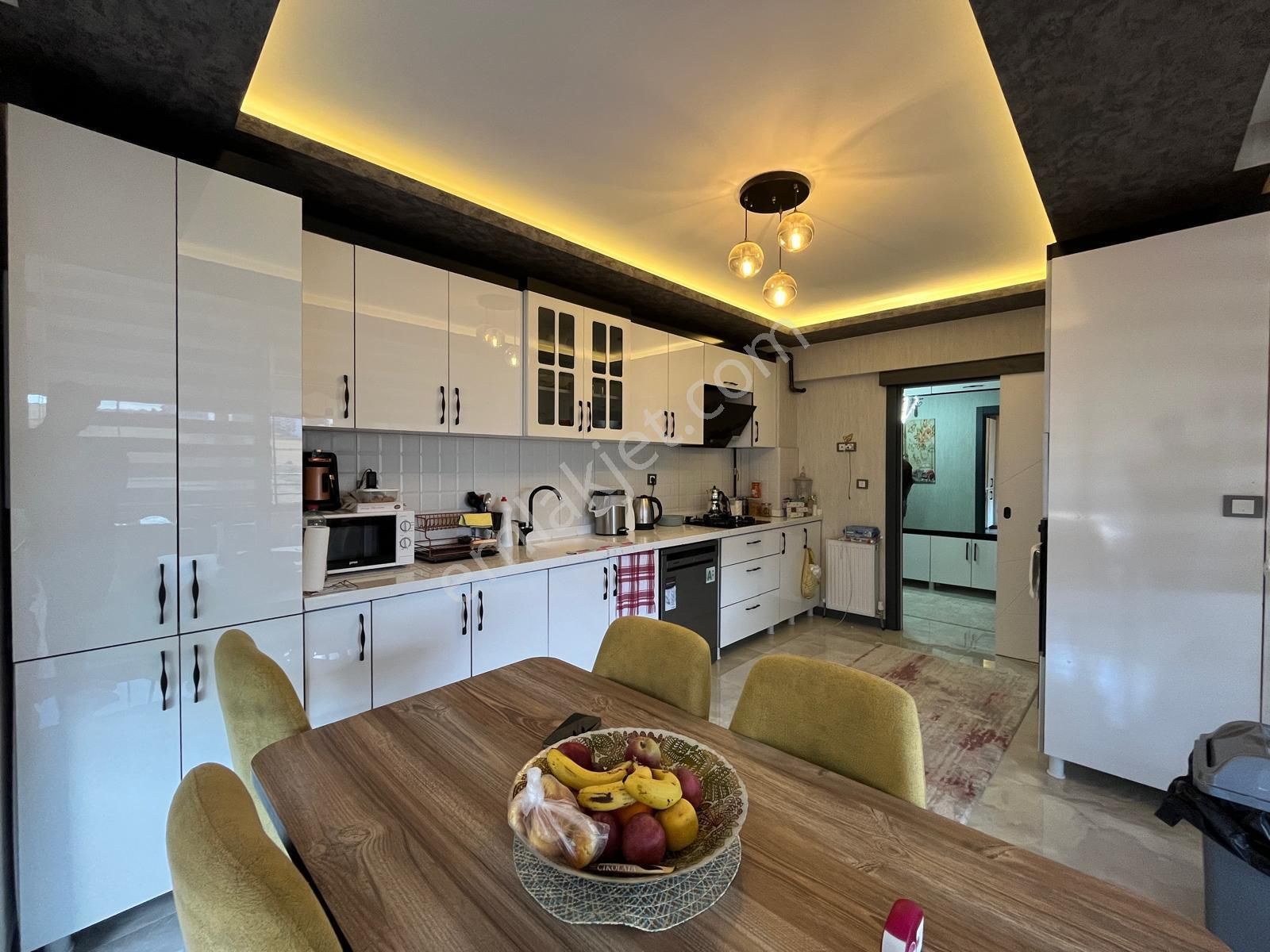 Kalecik Emlak'tan Bulvar Yakını Giy. Odalı 185m² 4+1 Lüks Site Dairesi