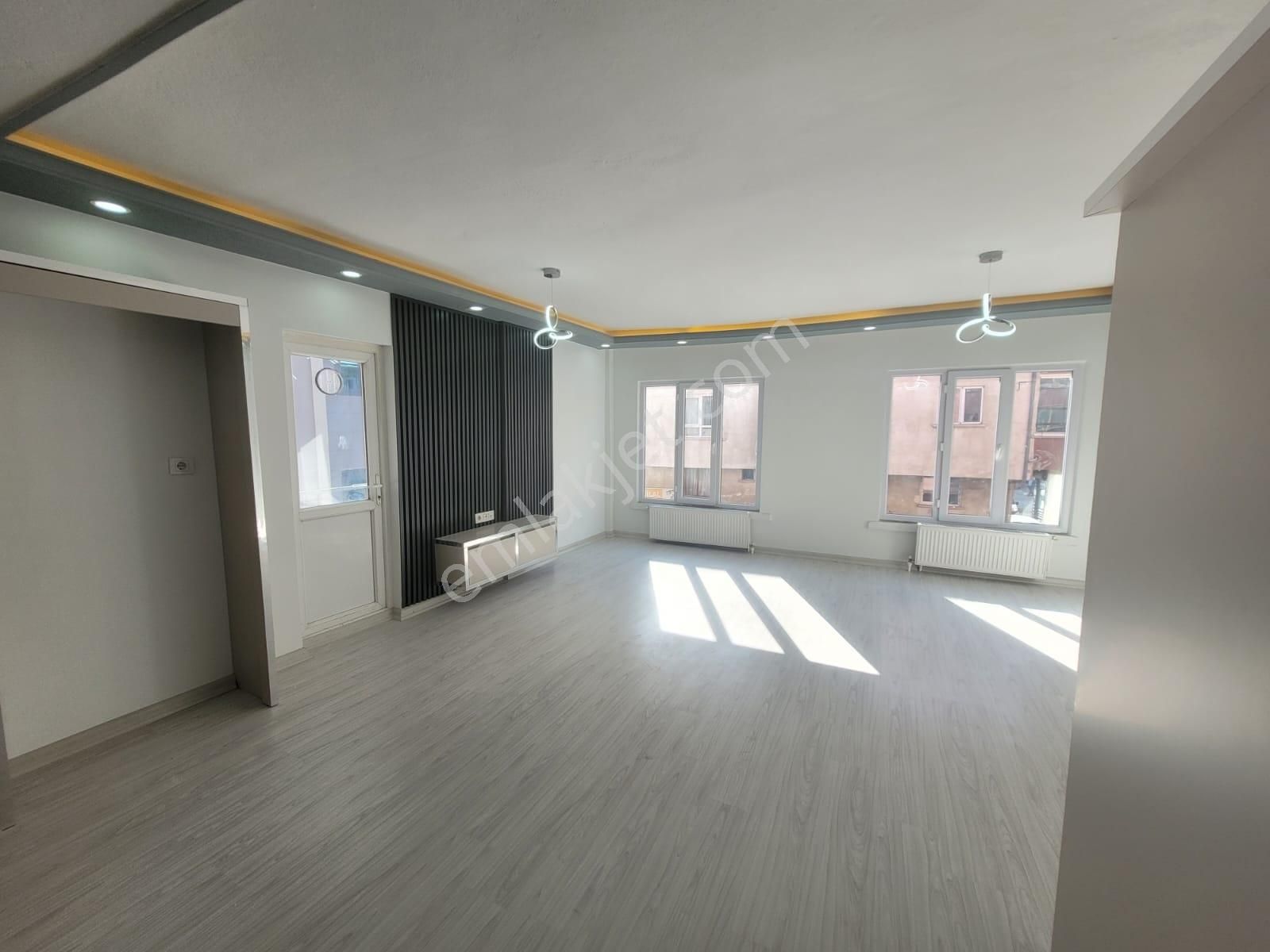 Etimesgut Çarşı İçi Katta 1+0 Oturuma Yatırıma Fırsat Daire - Görsel 7