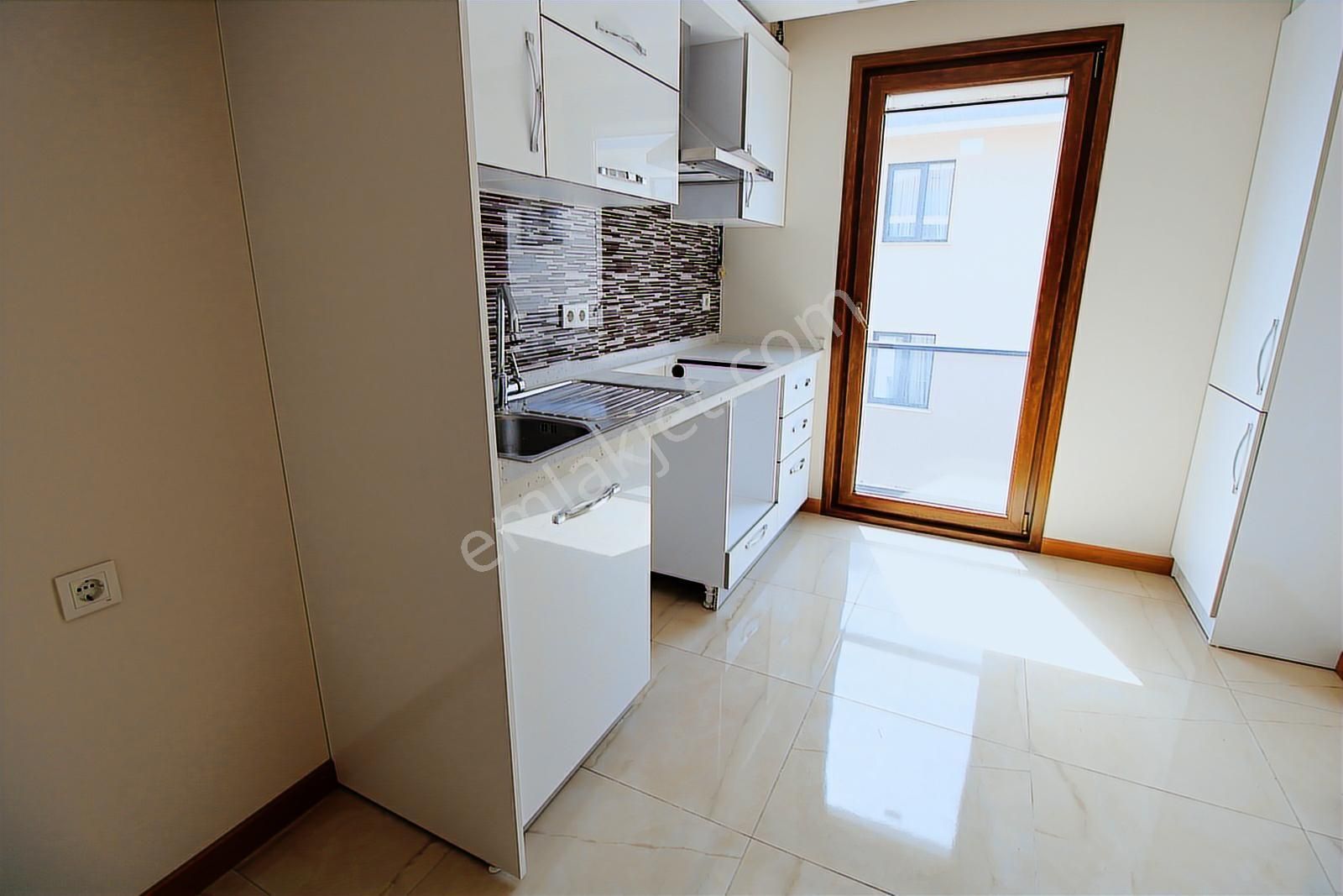 Atatürk Mahallesinde Muhteşem Konumda Geniş 3,5+1 Daire - Görsel 12