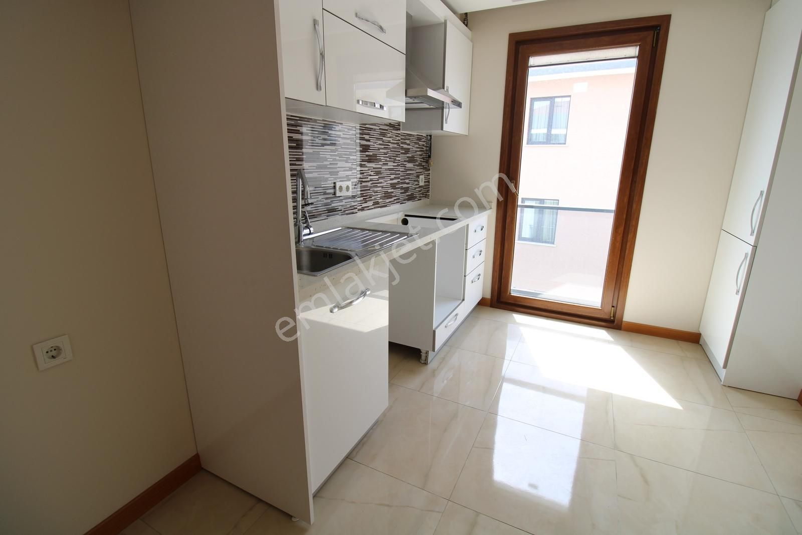 Atatürk Mahallesinde Muhteşem Konumda Geniş 3,5+1 Daire - Görsel 22