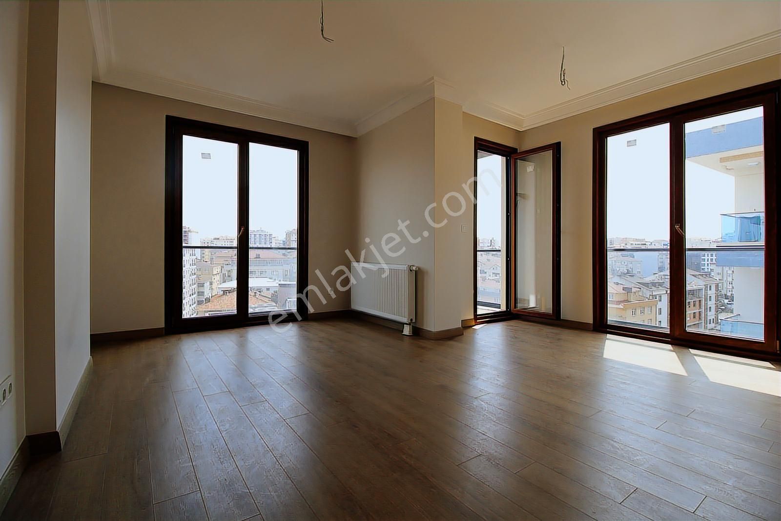 Atatürk Mahallesinde Muhteşem Konumda Geniş 3,5+1 Daire