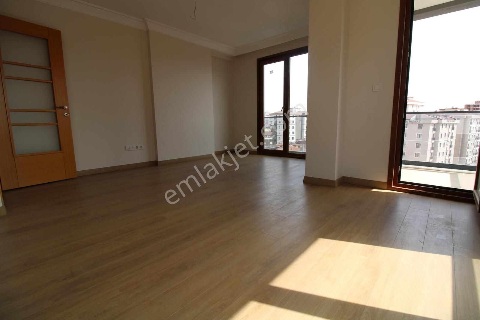 Atatürk Mahallesinde Muhteşem Konumda Geniş 3,5+1 Daire - Görsel 2