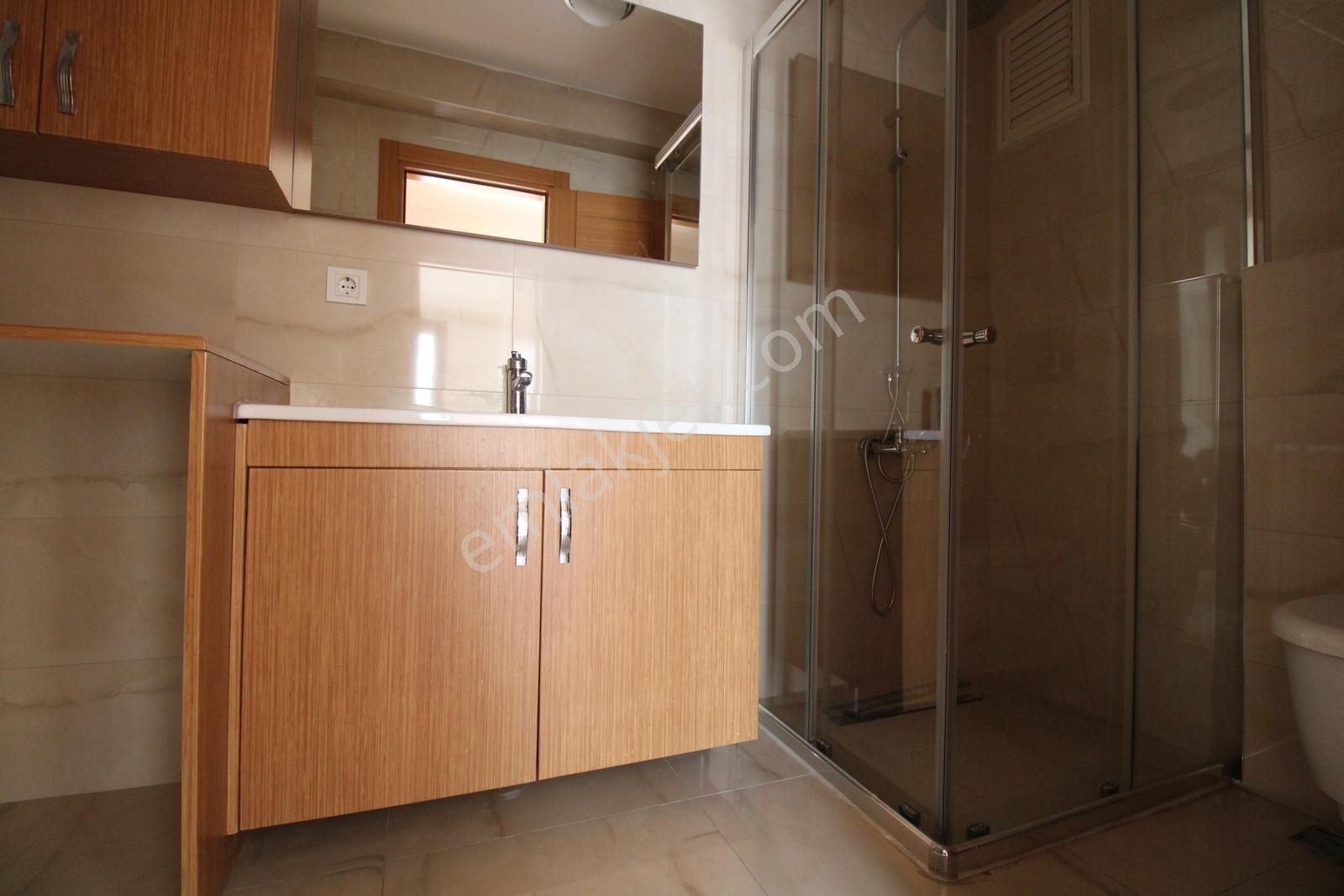 Atatürk Mahallesinde Muhteşem Konumda Geniş 3,5+1 Daire - Görsel 3