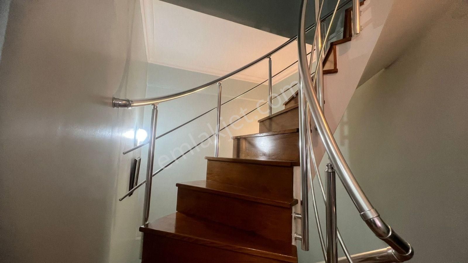 Beylikdüzü Gürpınarda Havuzlu Site İçerisinde Satılık 5+2 Villa - Görsel 17