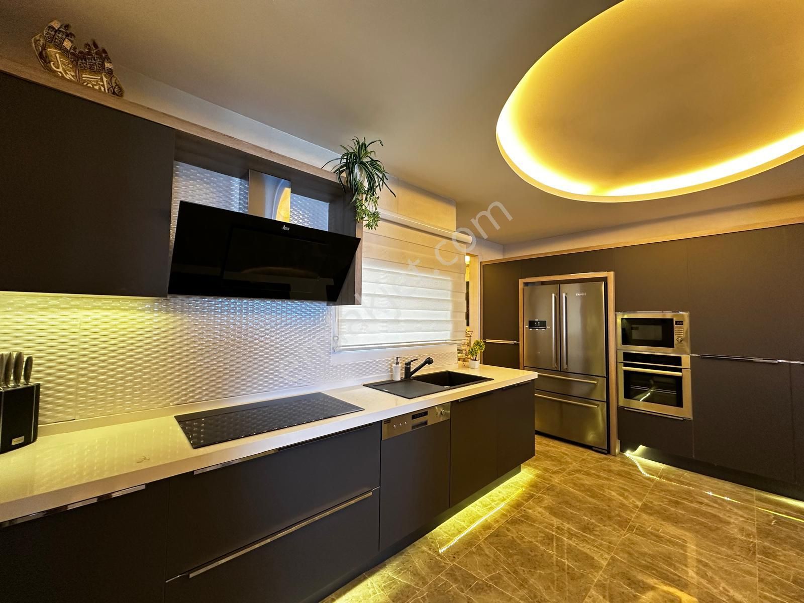 Kuşadası Ege Mah. Özenle Yapılmış Mimari Manzaralı Net 300 M2 - Görsel 9