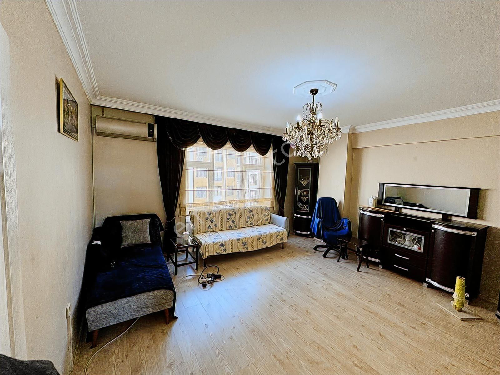 Gaziosmanpaşada Cadde Üzerinde Satılık Aydınlık 3+1 Daire