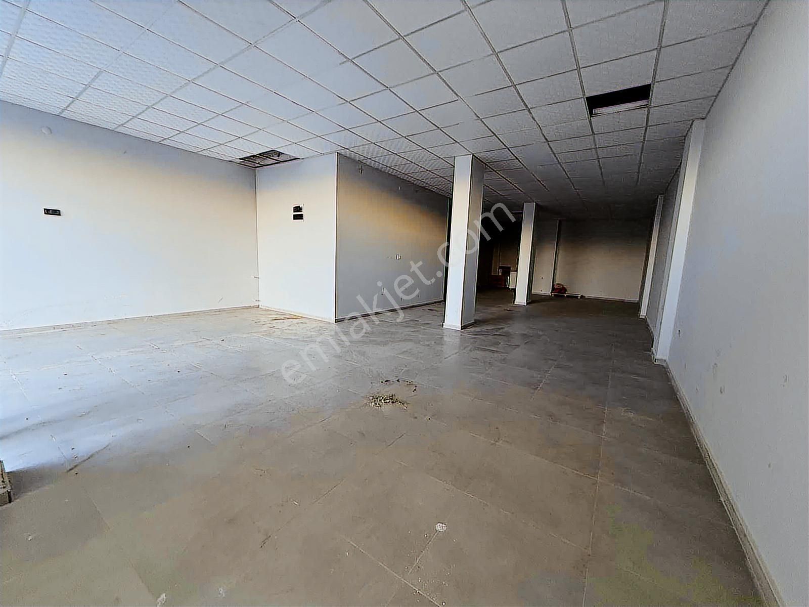 Kent Gayrimenkul'den Geniş M2'li Kiralık Dükkan