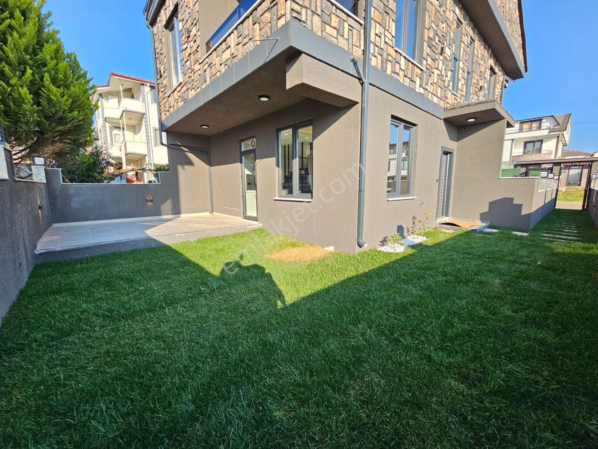 Deniz'den 3+1 , Merkezi Konumda, Geniş Bahçeli Tripleks Villa - Görsel 4