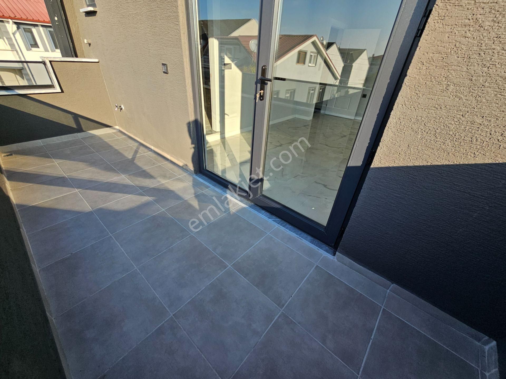 Deniz'den 3+1 , Merkezi Konumda, Geniş Bahçeli Tripleks Villa - Görsel 35