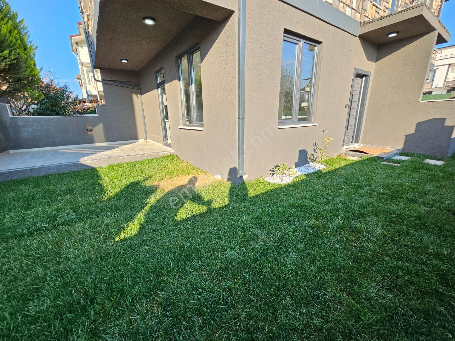 Deniz'den 3+1 , Merkezi Konumda, Geniş Bahçeli Tripleks Villa - Görsel 5