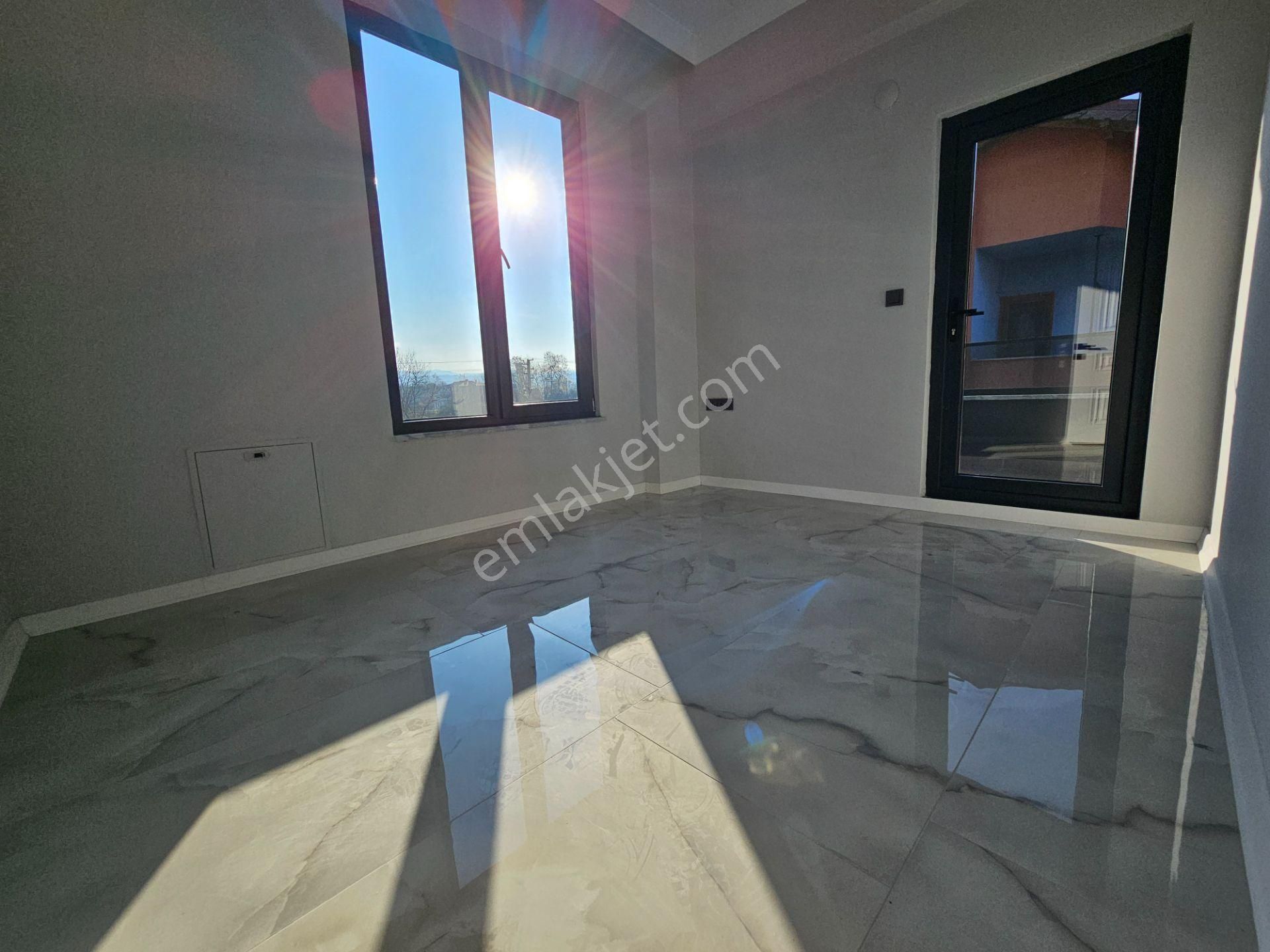 Deniz'den 3+1 , Merkezi Konumda, Geniş Bahçeli Tripleks Villa - Görsel 24